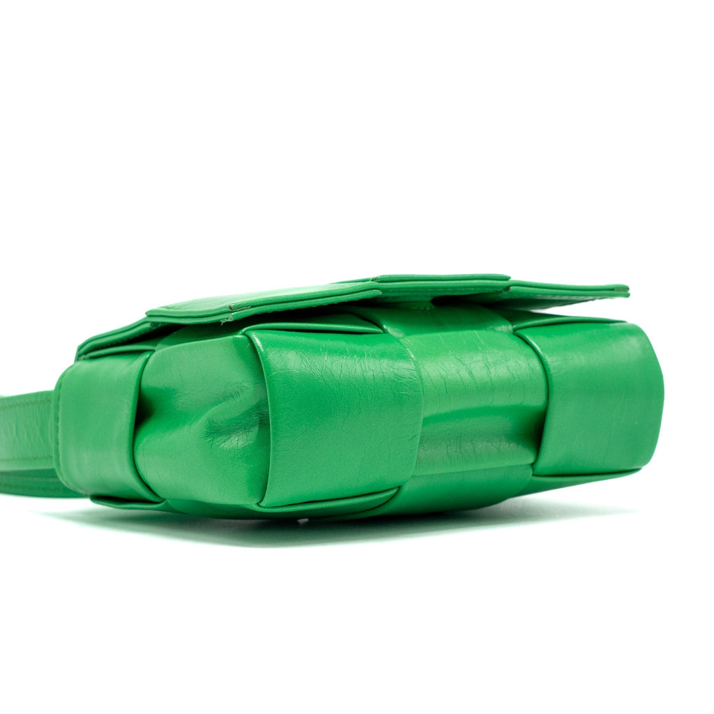 bottega-veneta-intreccio-cassette-mini-bag-lambskin-green