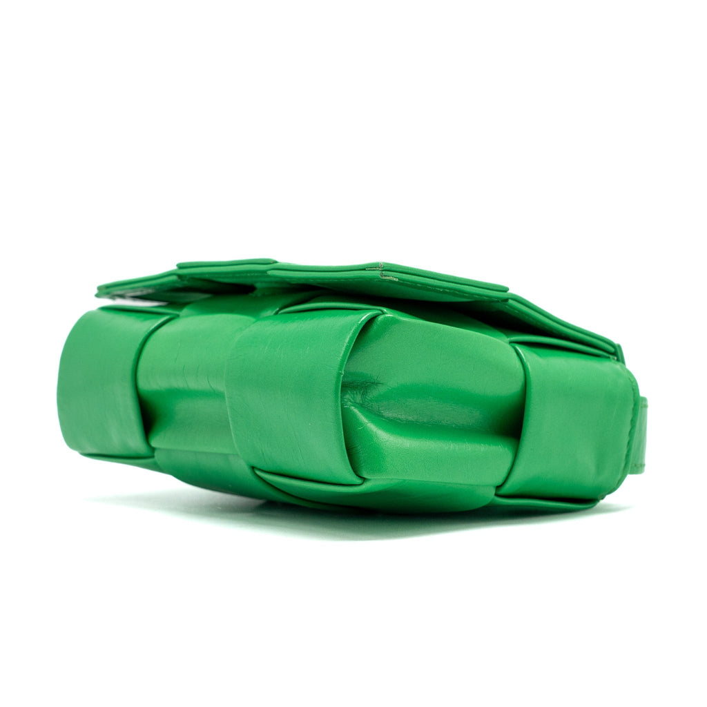 bottega-veneta-intreccio-cassette-mini-bag-lambskin-green