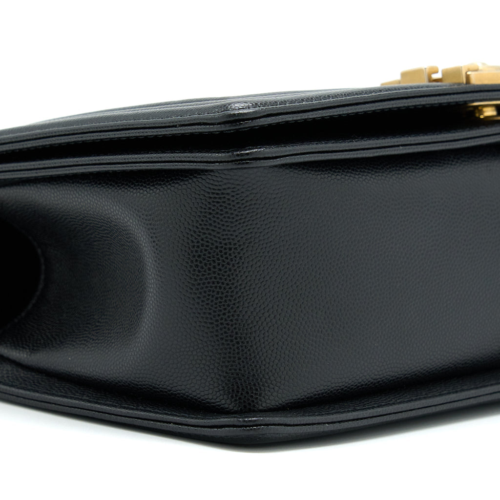 chanel-medium-boy-bag-caviar-black-brushed-ghw