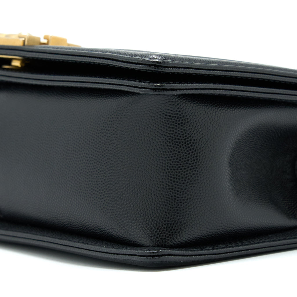 chanel-medium-boy-bag-caviar-black-brushed-ghw