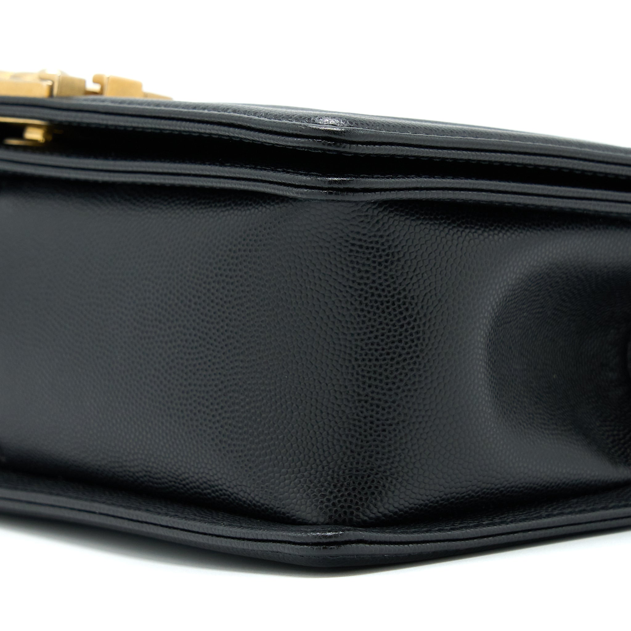 chanel-medium-boy-bag-caviar-black-brushed-ghw