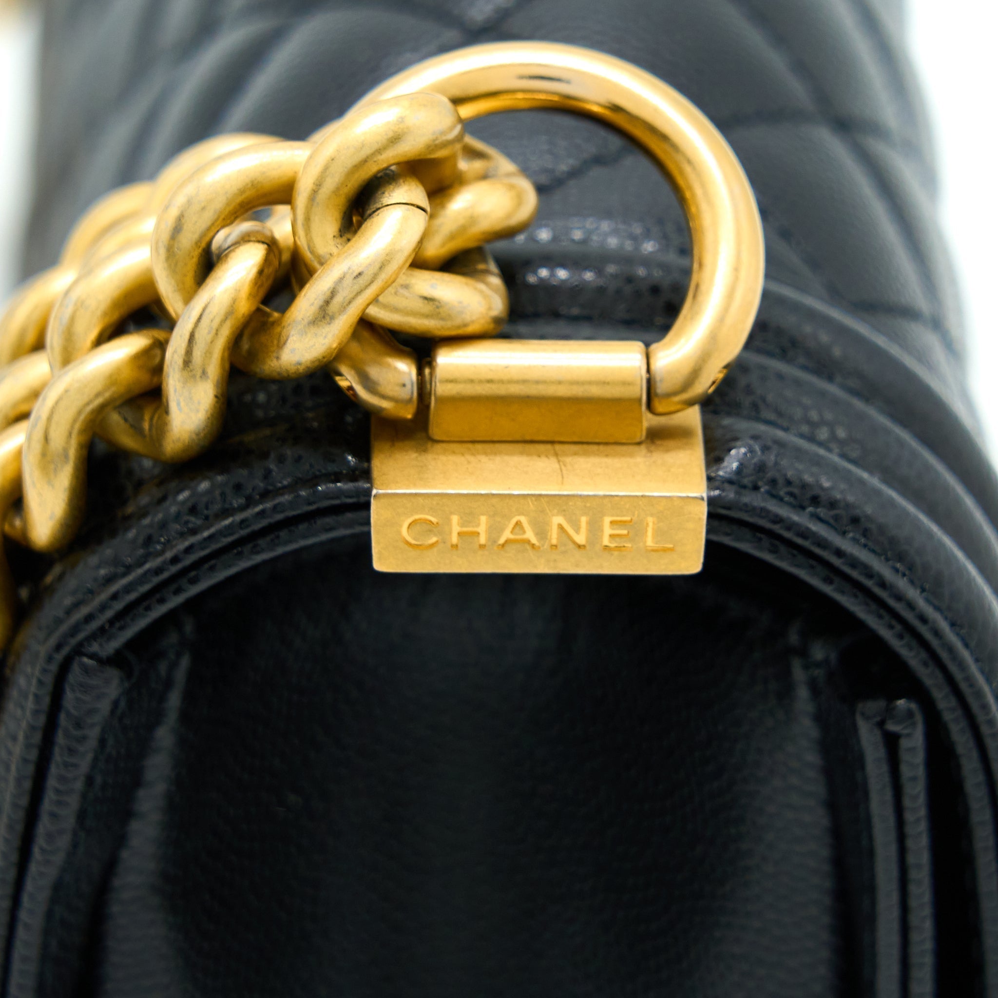 chanel-medium-boy-bag-caviar-black-brushed-ghw