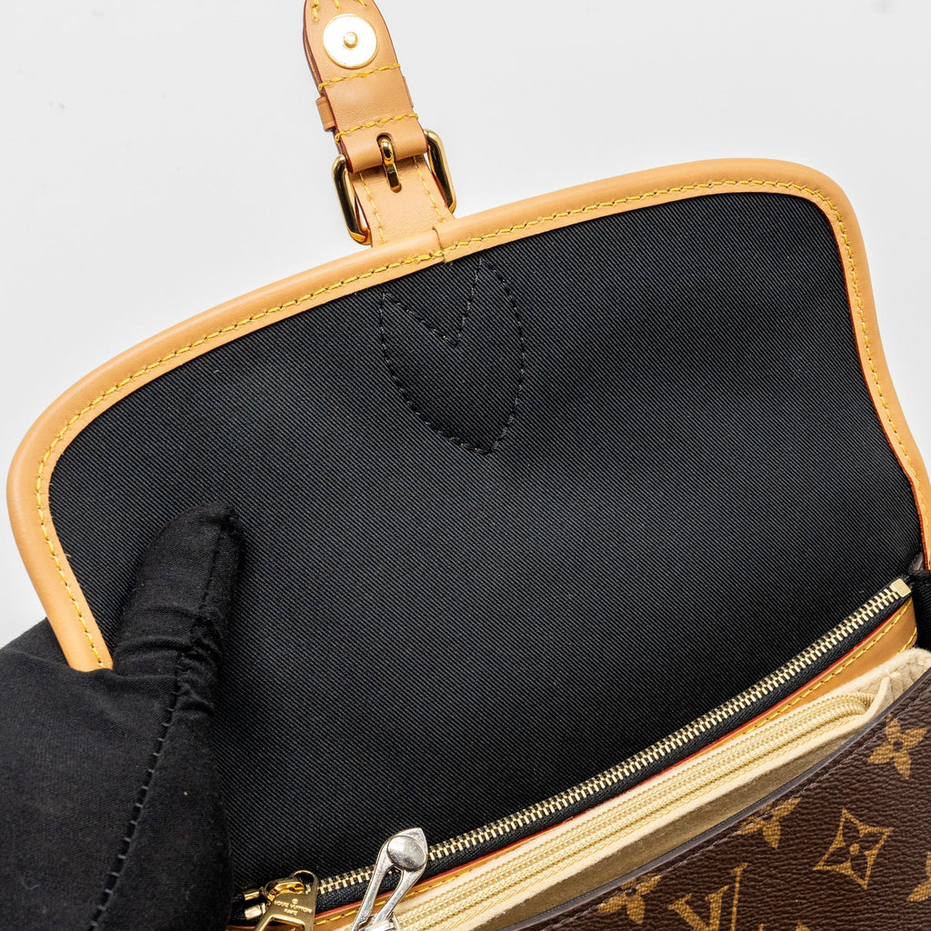 louis-vuitton-diane-bag-with-jacquard-strap-monogram-canvas-ghw-1