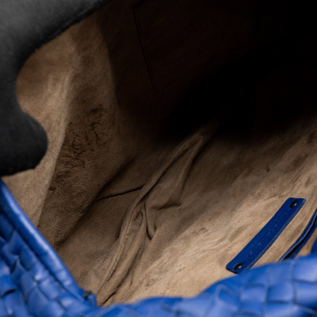bottega-veneta-intercciato-hobo-bag-lambskin-dark-blue-shw