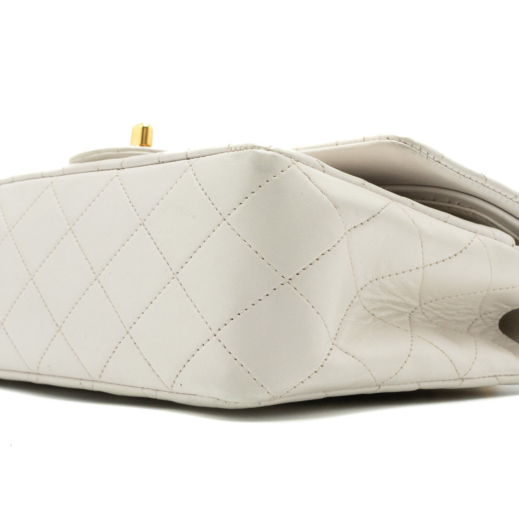 chanel-medium-classic-double-flap-bag-lambskin-white-ghw