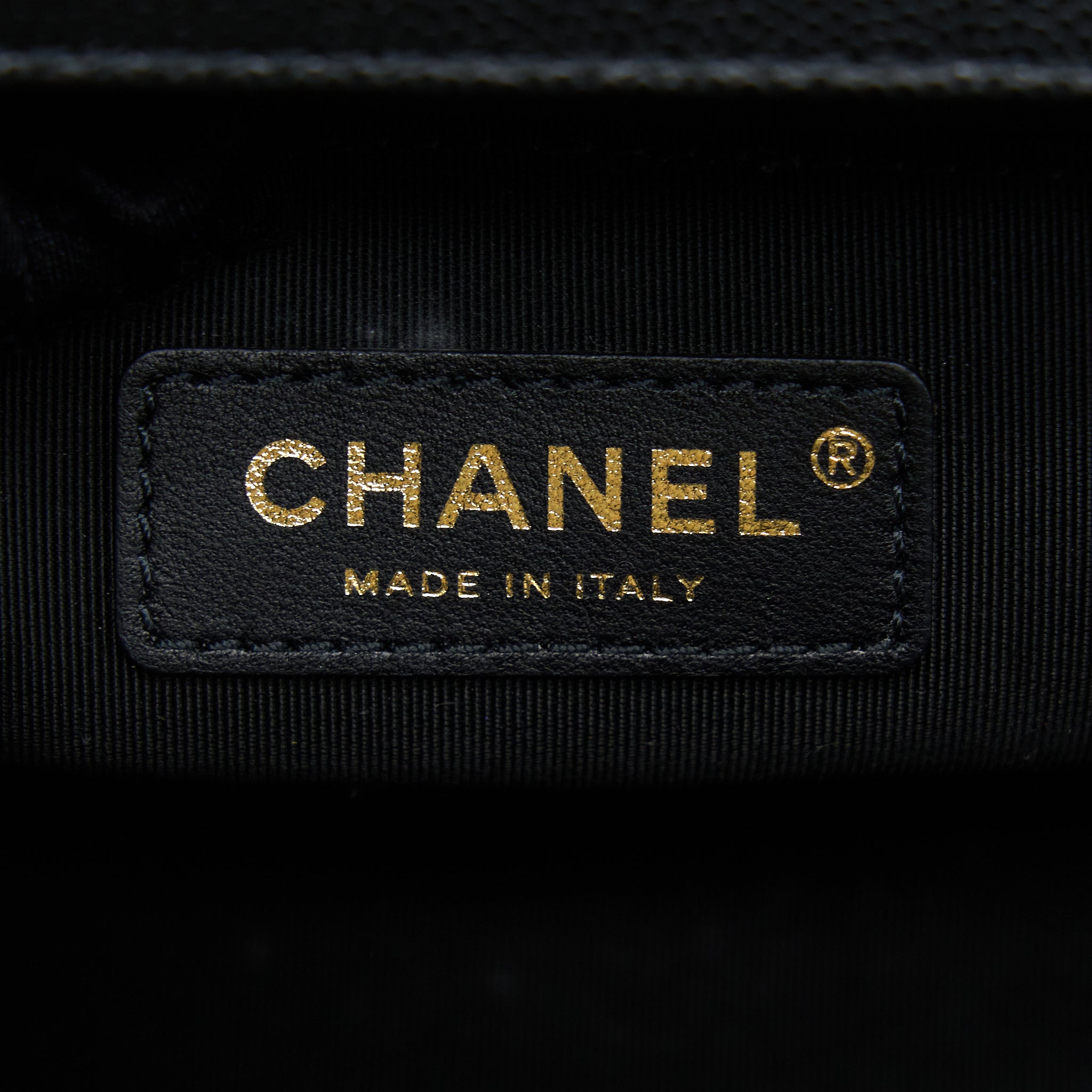 chanel-medium-boy-bag-caviar-black-brushed-ghw