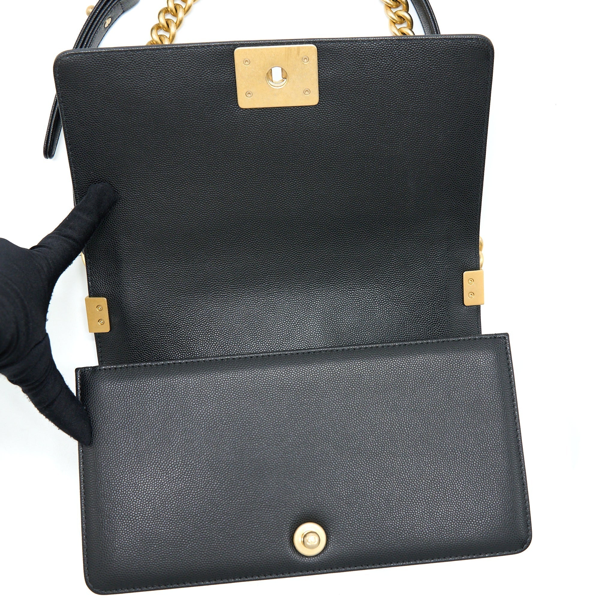 chanel-medium-boy-bag-caviar-black-brushed-ghw