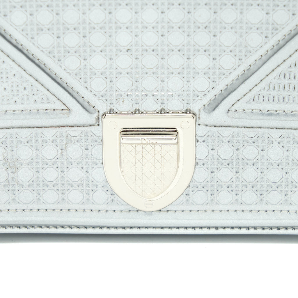 dior-diorama-wallet-on-chain-patent-metallic-silver-shw
