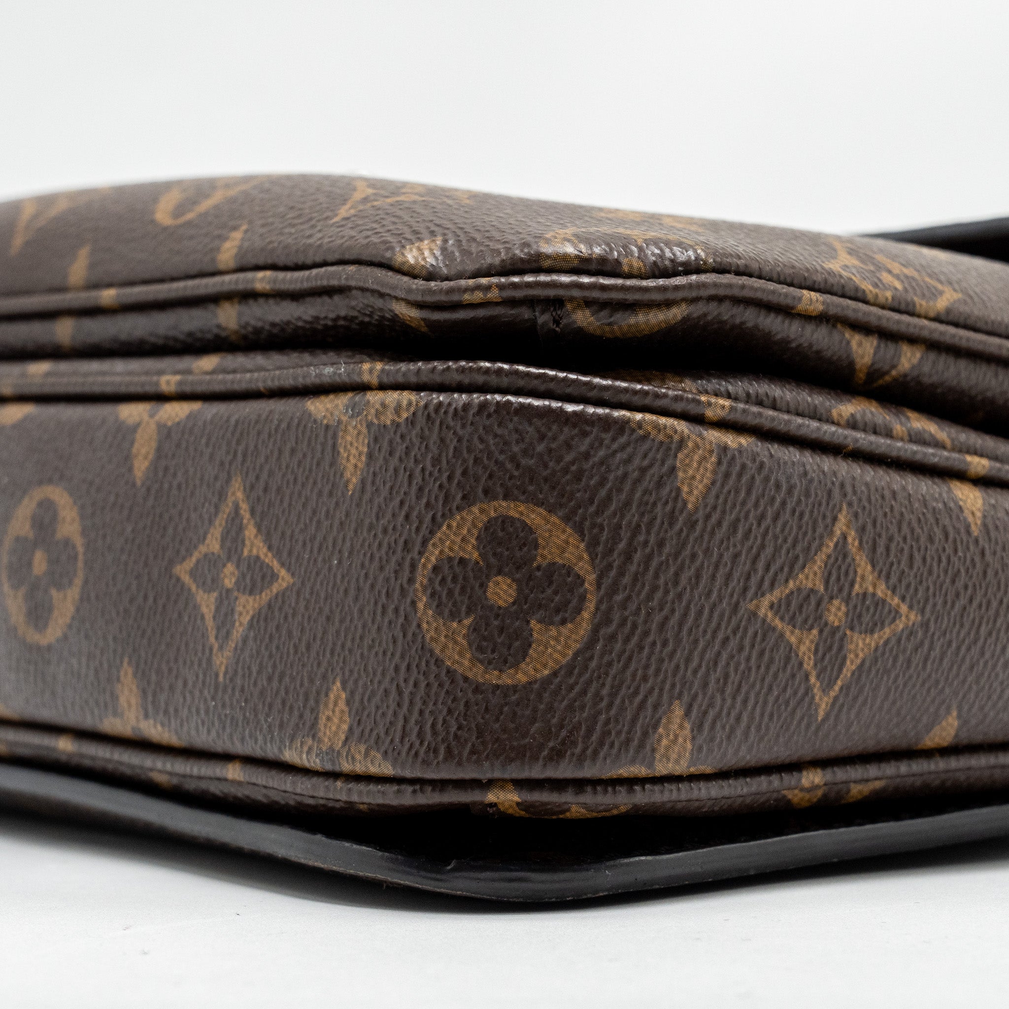 louis-vuitton-pochette-metis-monogram-canvas-ghw-29