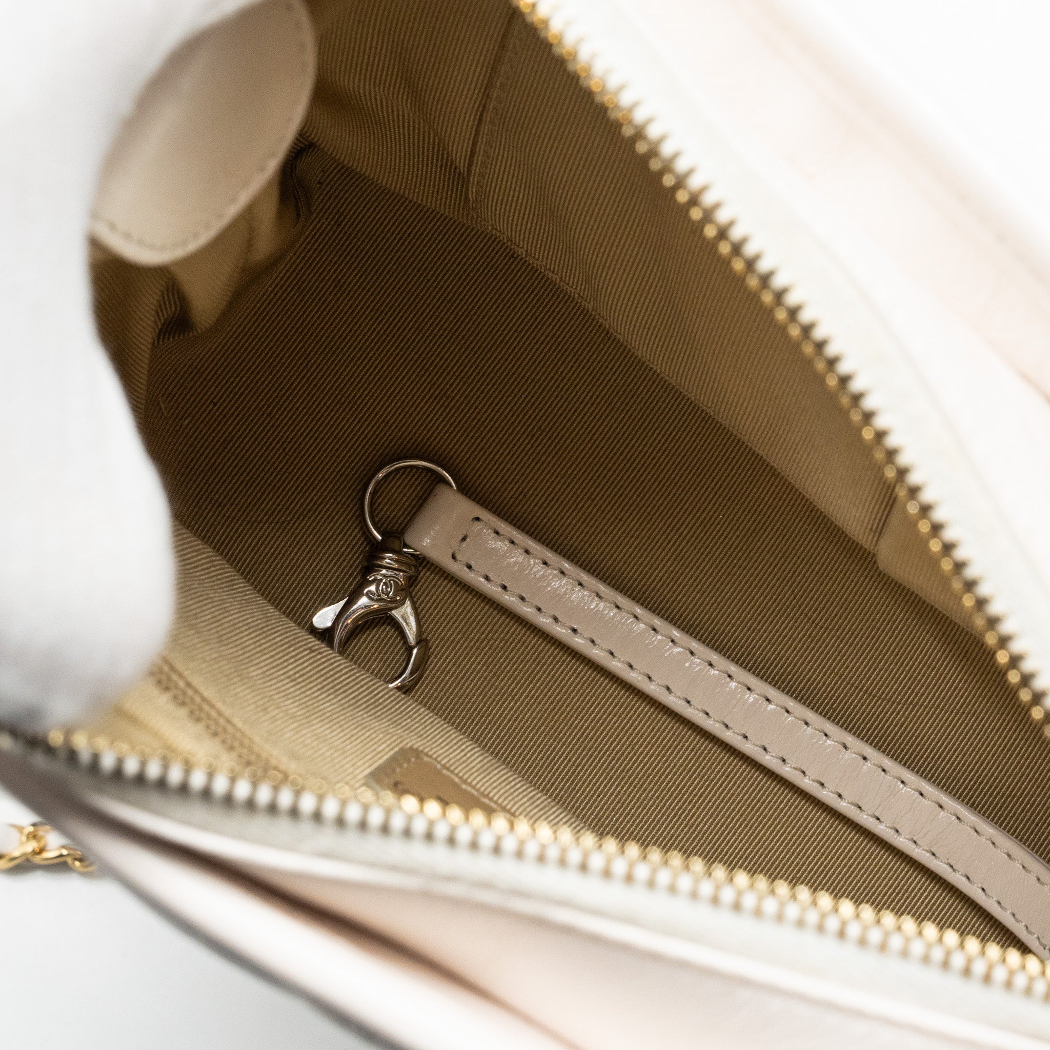 chanel-small-chevron-gabrielle-hobo-bag-calfskin-white-multicolour-hardware