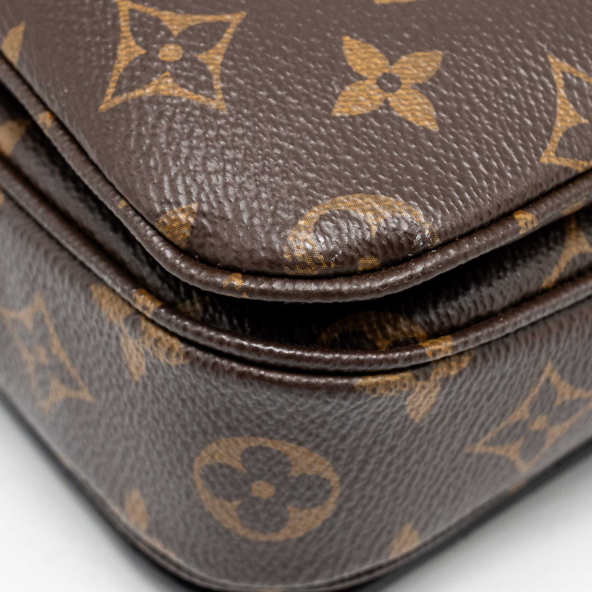 louis-vuitton-pochette-metis-monogram-canvas-ghw-29