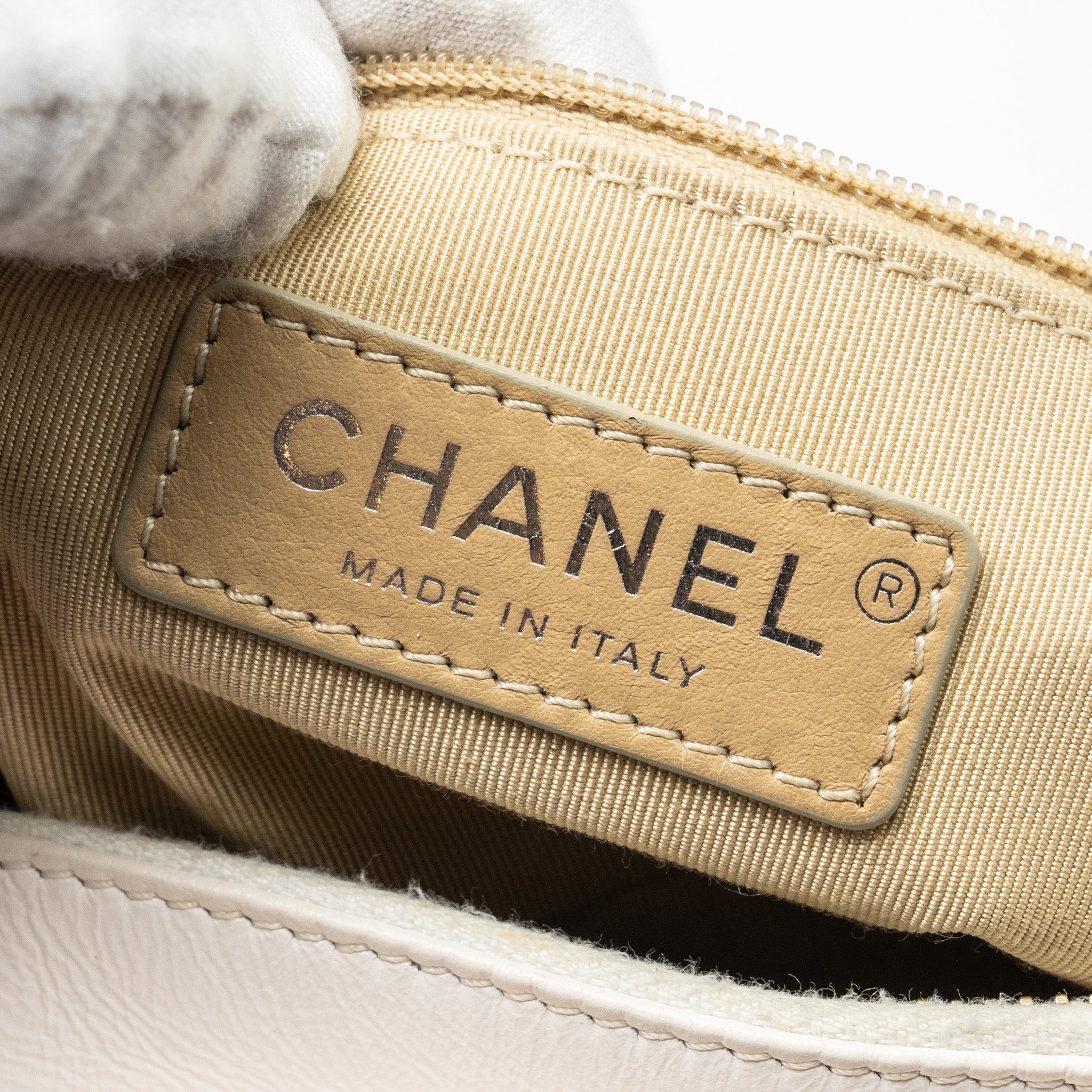 chanel-small-chevron-gabrielle-hobo-bag-calfskin-white-multicolour-hardware