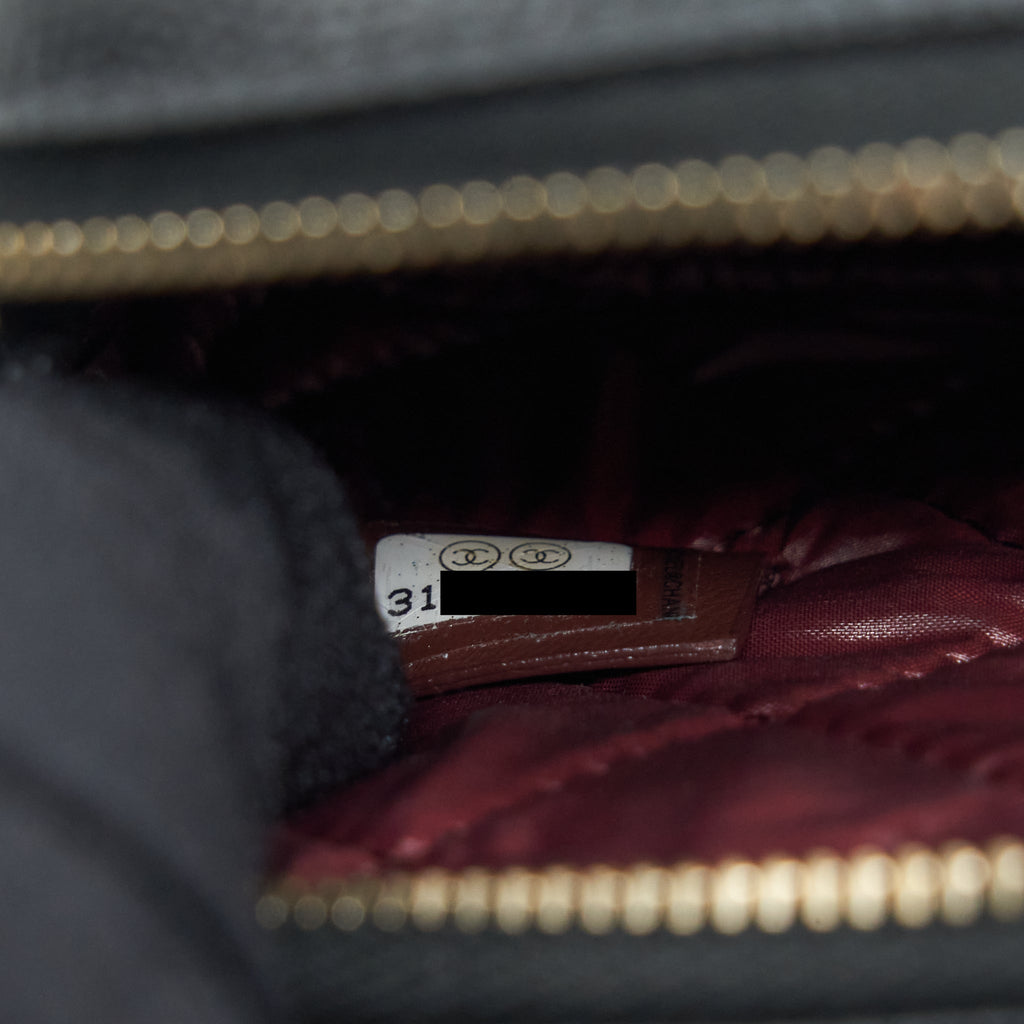 chanel-small-zipper-vanity-pouch-caviar-black-lghw
