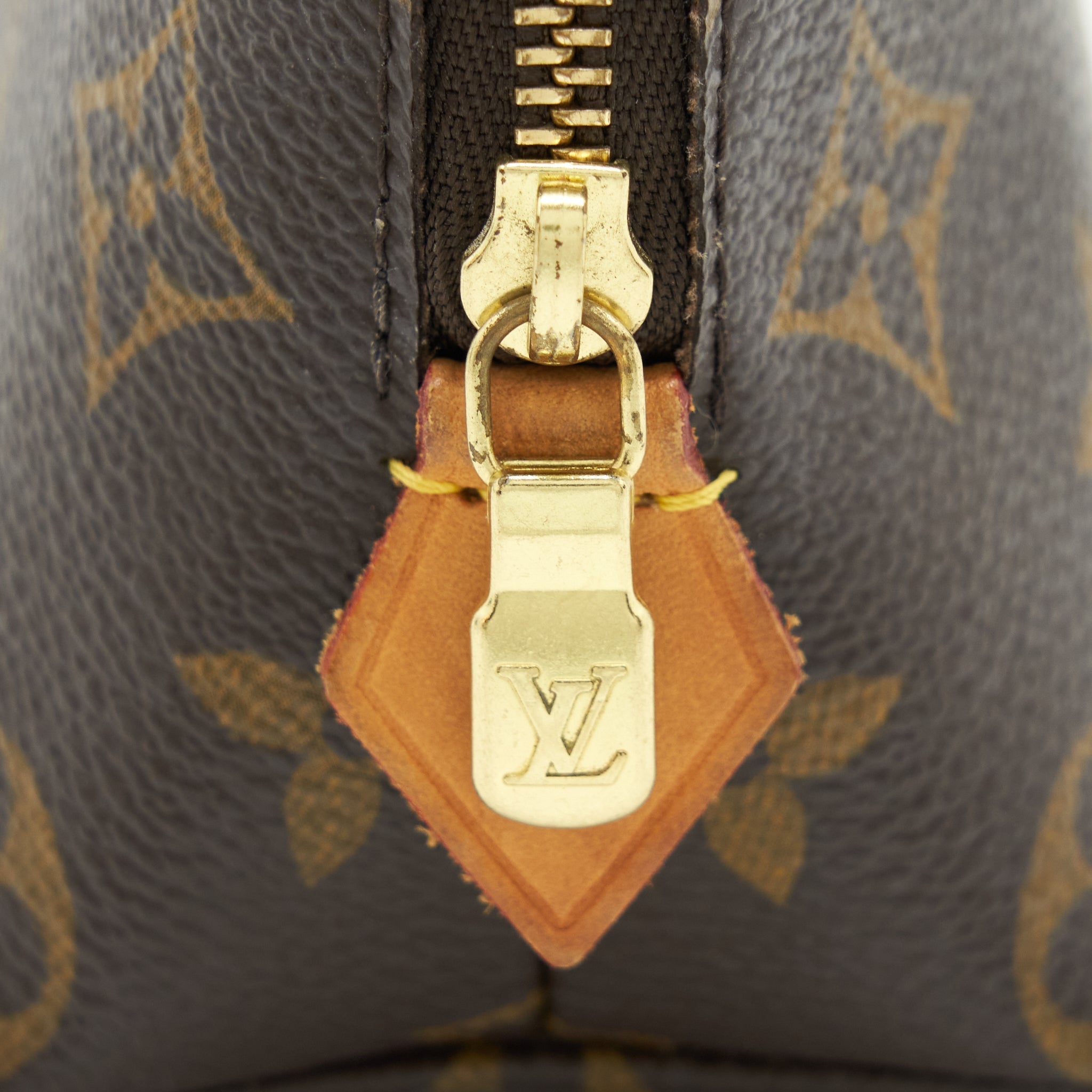louis-vuitton-vintage-pouch-monogram-canvas-year-2007