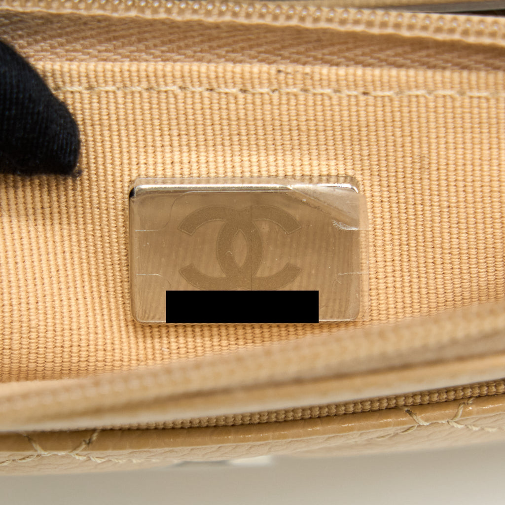 chanel-classic-wallet-on-chain-caviar-beige-lghw-microchip