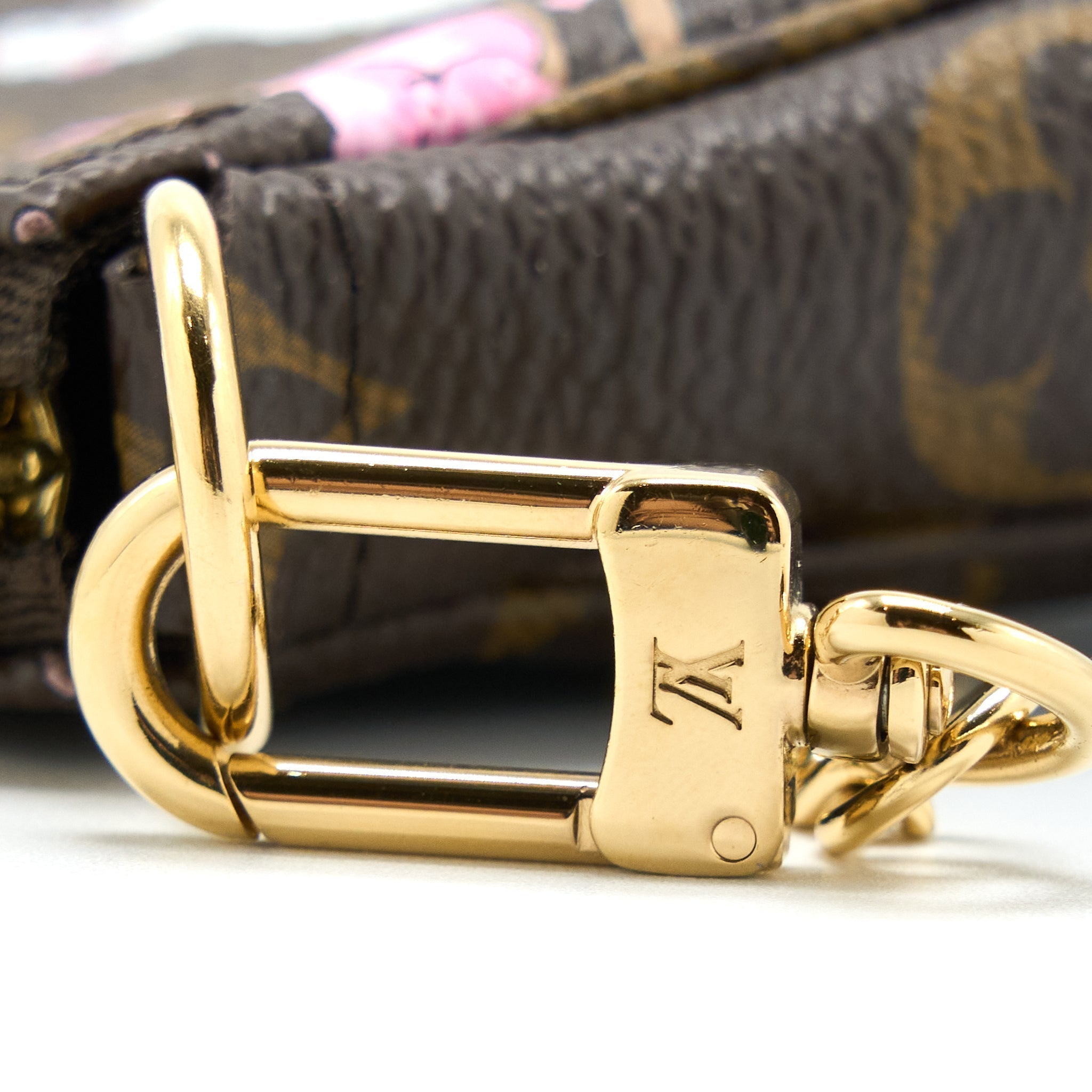 louis-vuitton-mini-pochette-accessories-limited-vivienne-holidays-japan-monogram-canvas-ghw