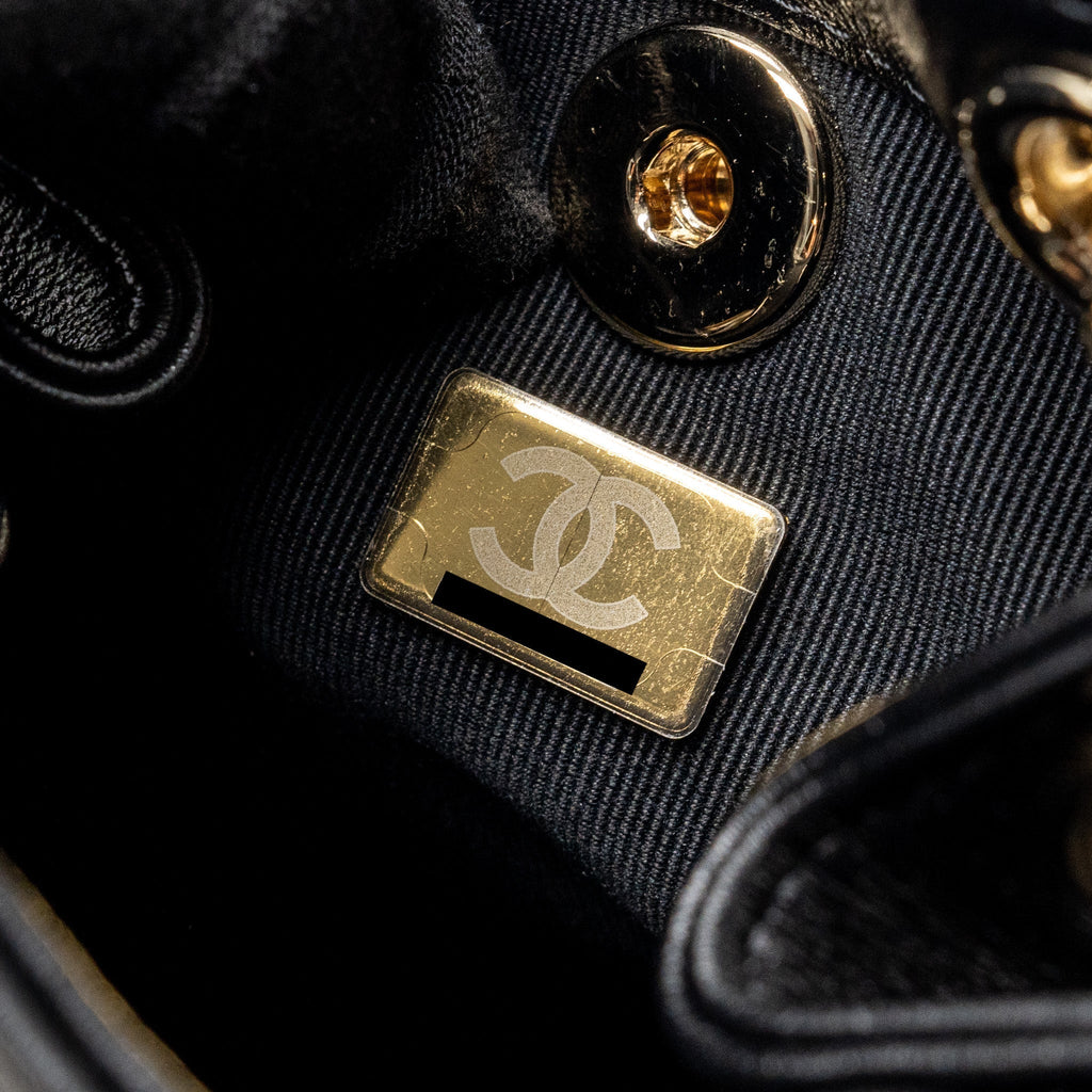 chanel-24p-small-duma-backpack-calfskin-black-lghw