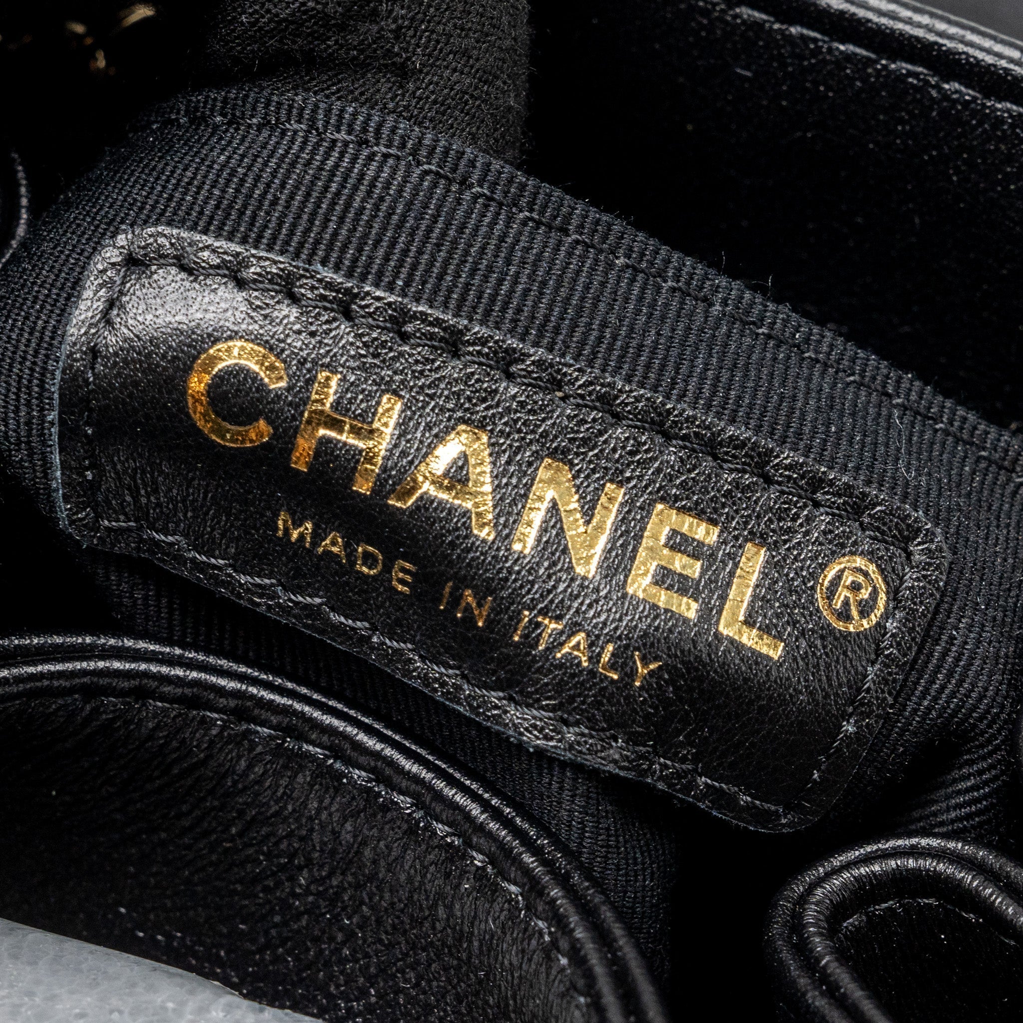 chanel-24p-small-duma-backpack-calfskin-black-lghw