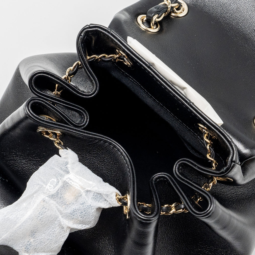 chanel-24p-small-duma-backpack-calfskin-black-lghw
