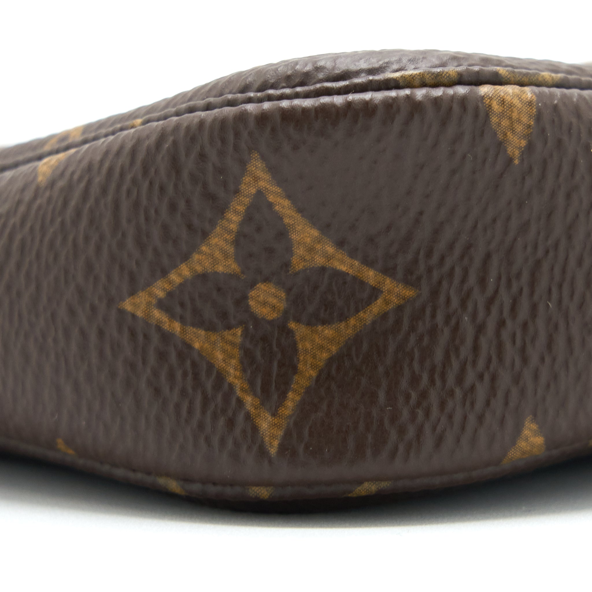 louis-vuitton-mini-pochette-accessories-monogram-canvas-ghw-3