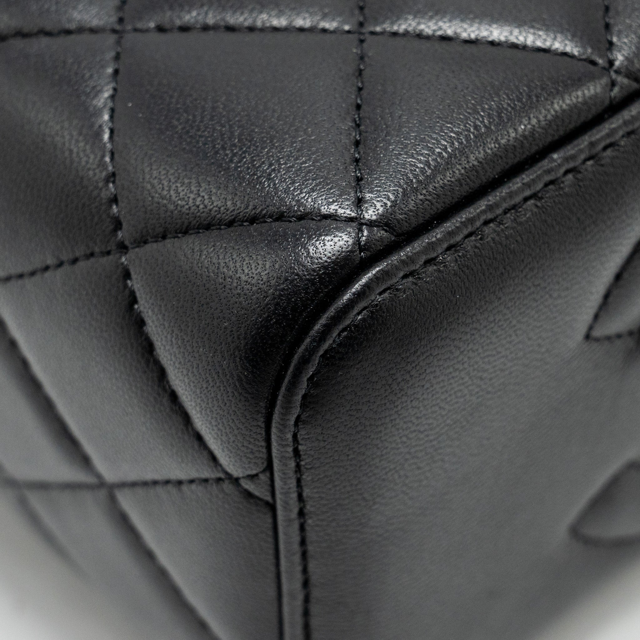 chanel-long-vanity-case-lambskin-so-black-microchip