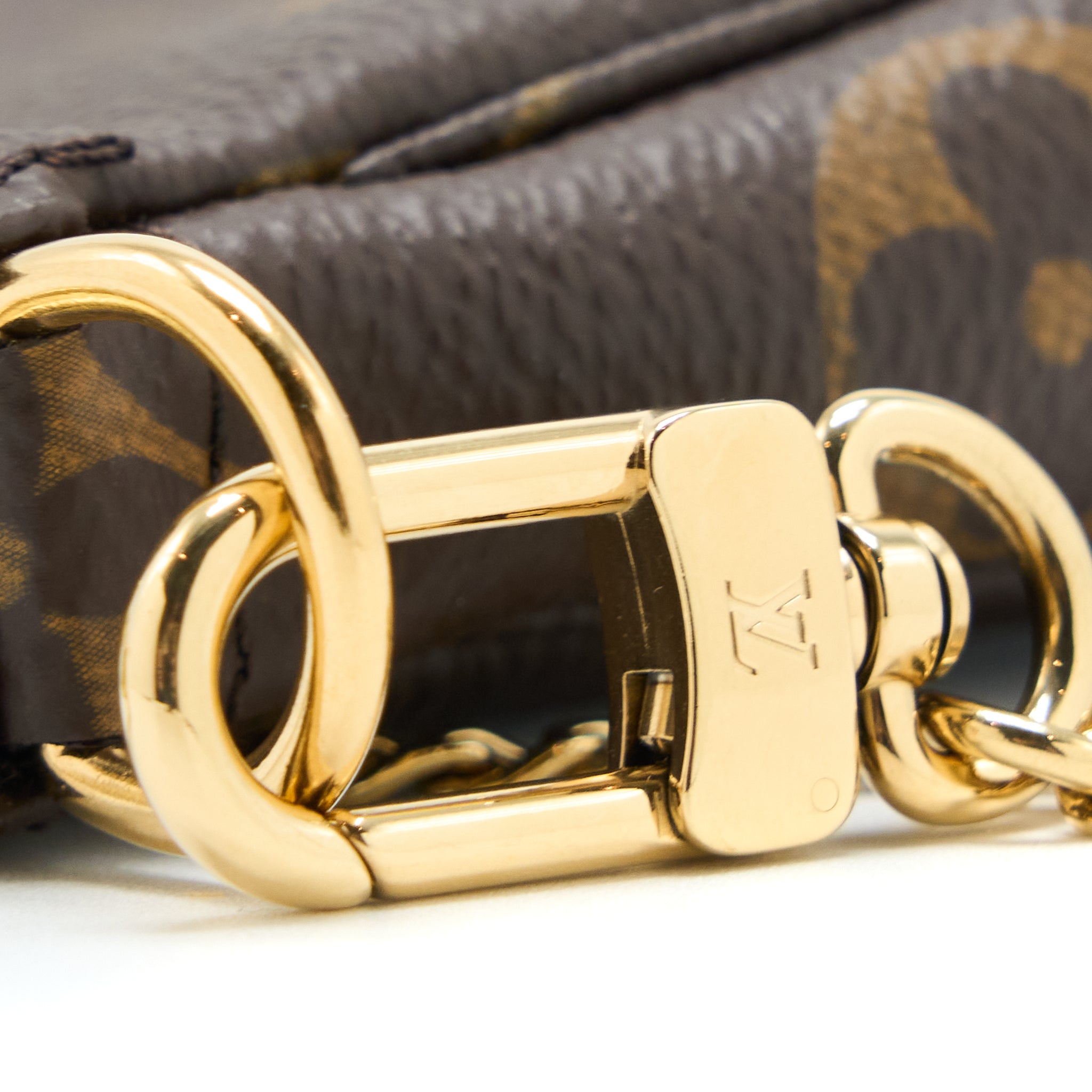 louis-vuitton-mini-pochette-accessories-monogram-canvas-ghw-3