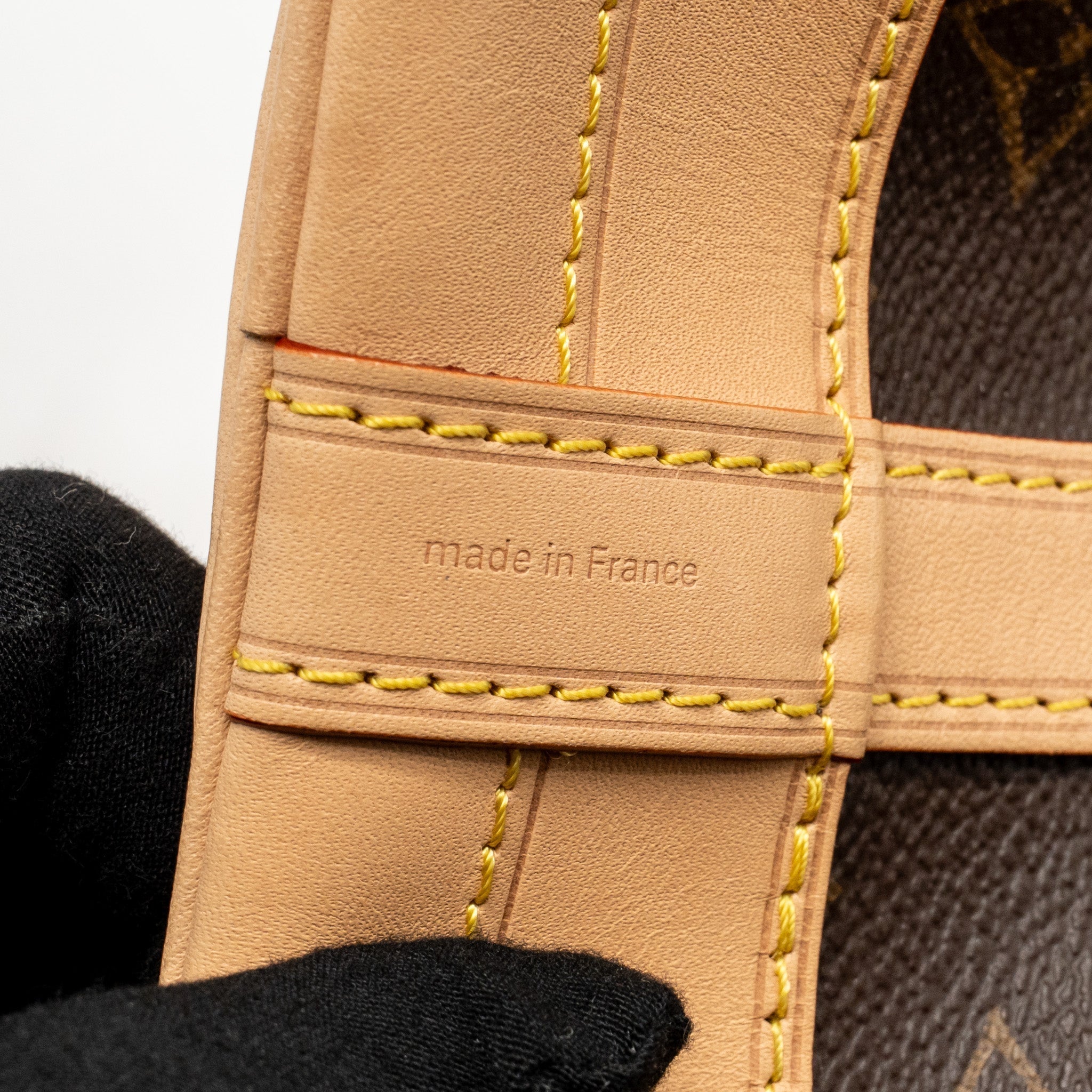 louis-vuitton-noe-bag-monogram-canvas-ghws