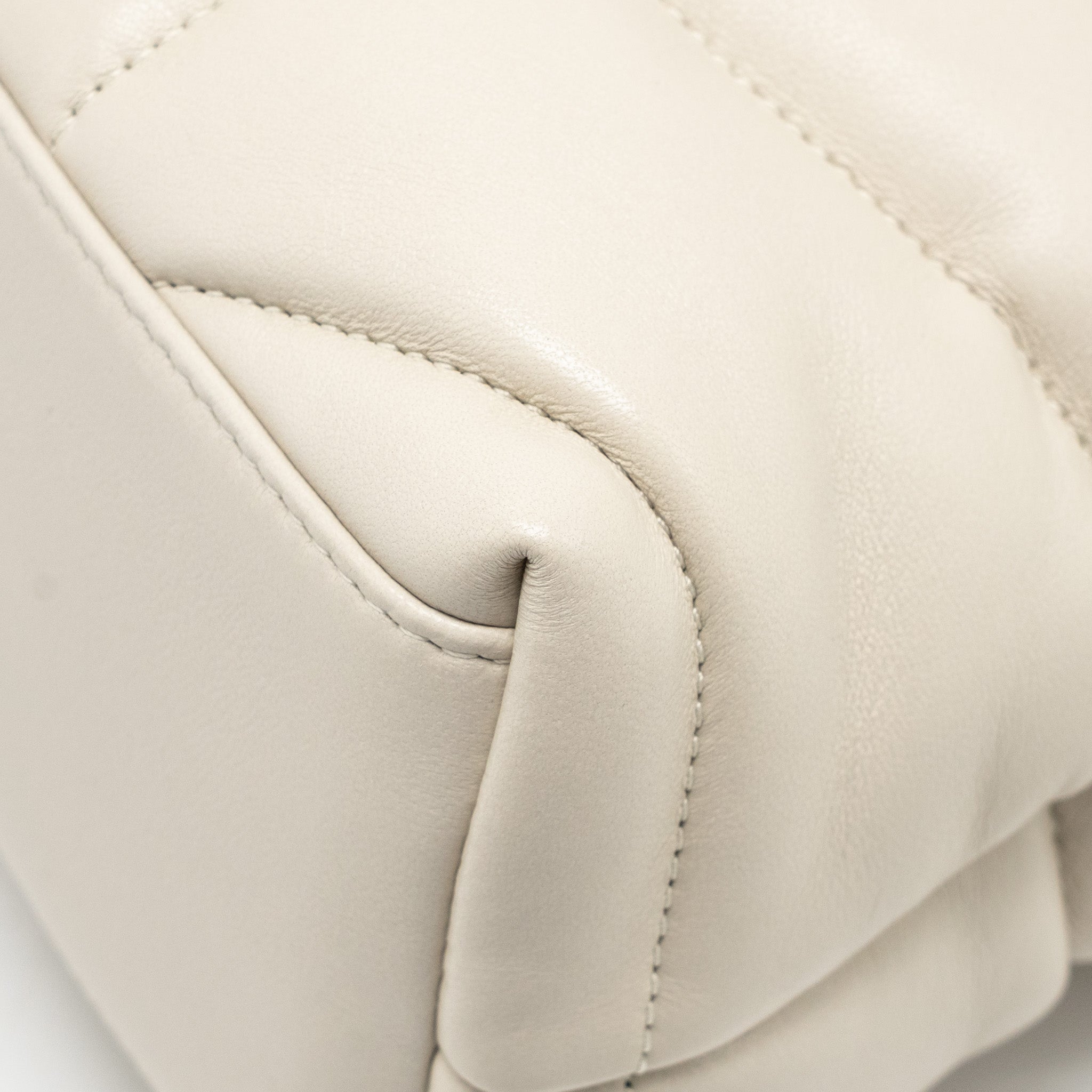 saint-laurent-ysl-small-loulou-puffer-shoulder-bag-lambskin-blanc-vintage-ghw