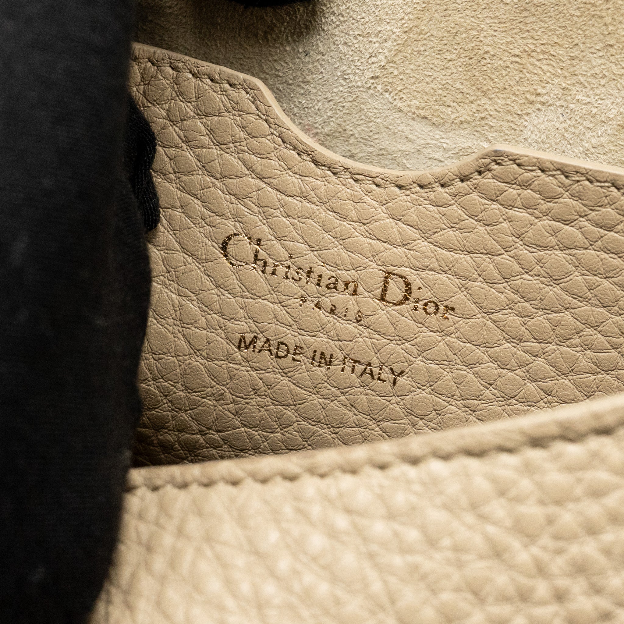 dior-large-bobby-bag-grained-calfskin-beige-ghw