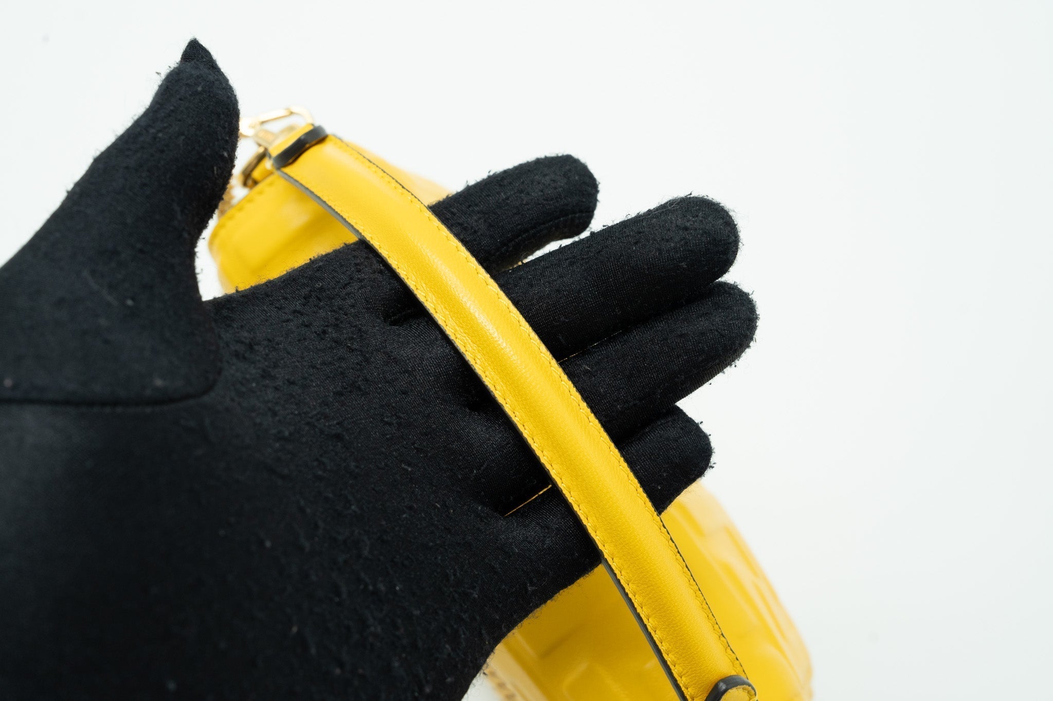 fendi-mini-baguette-bag-nappa-lambskin-yellow-ghw