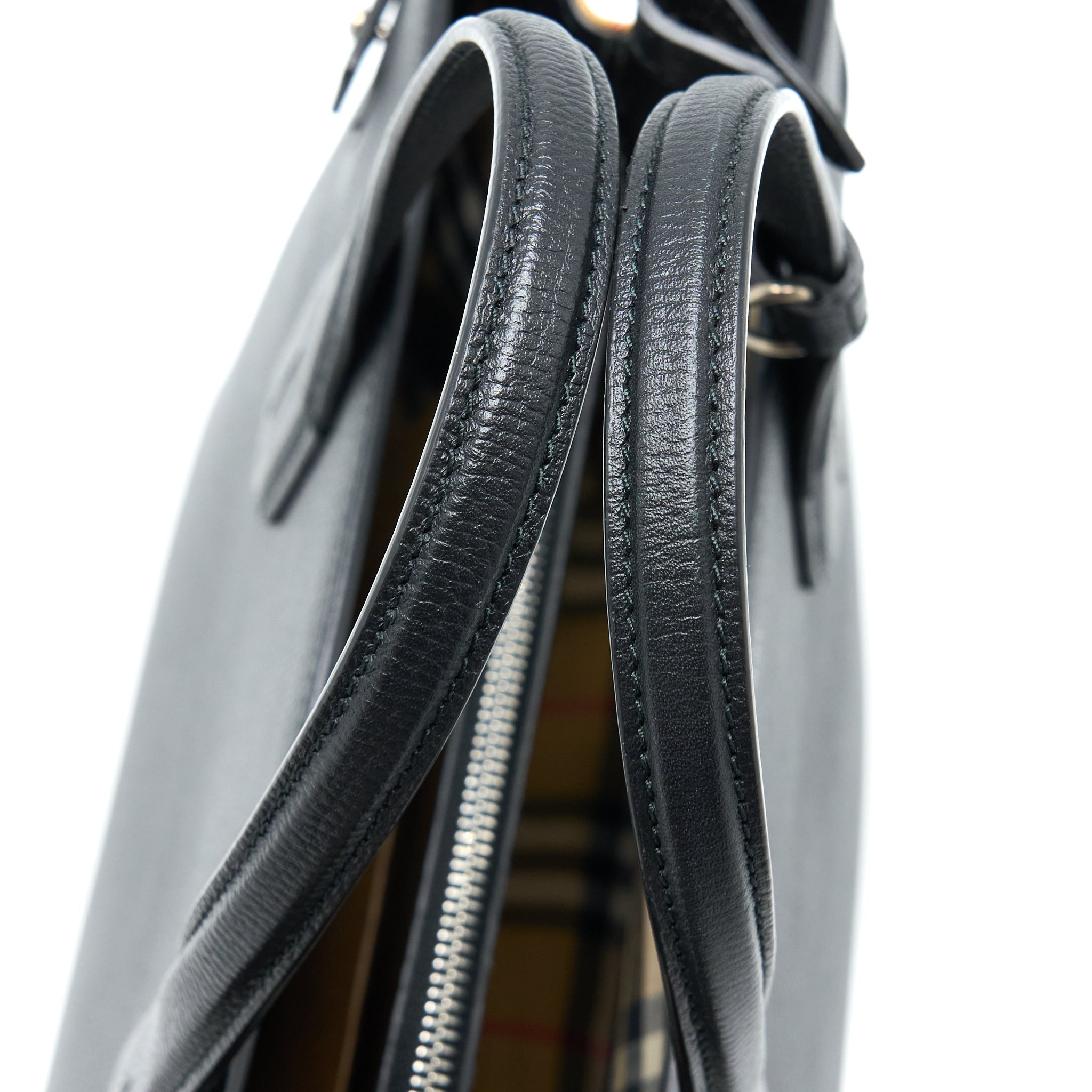 burberry-the-medium-banner-bag-calfskin-black-multicolour-shw