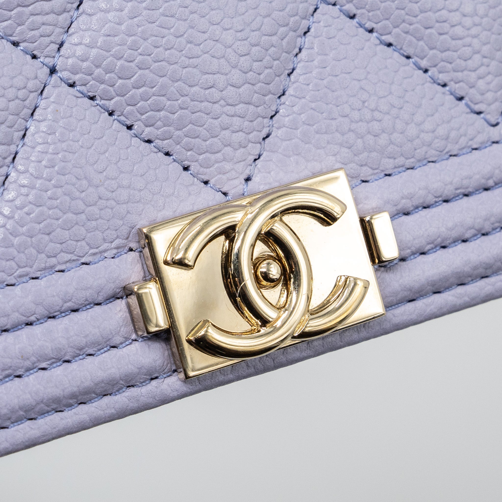 chanel-boy-wallet-on-chain-caviar-lialic-light-purple-lghw-microchip