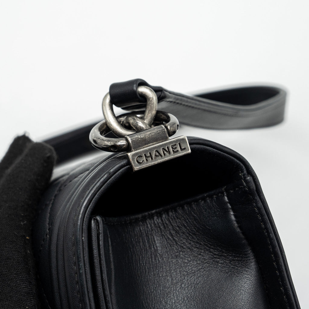 chanel-new-medium-boy-bag-smooth-calfskin-black-ruthenium-hardware