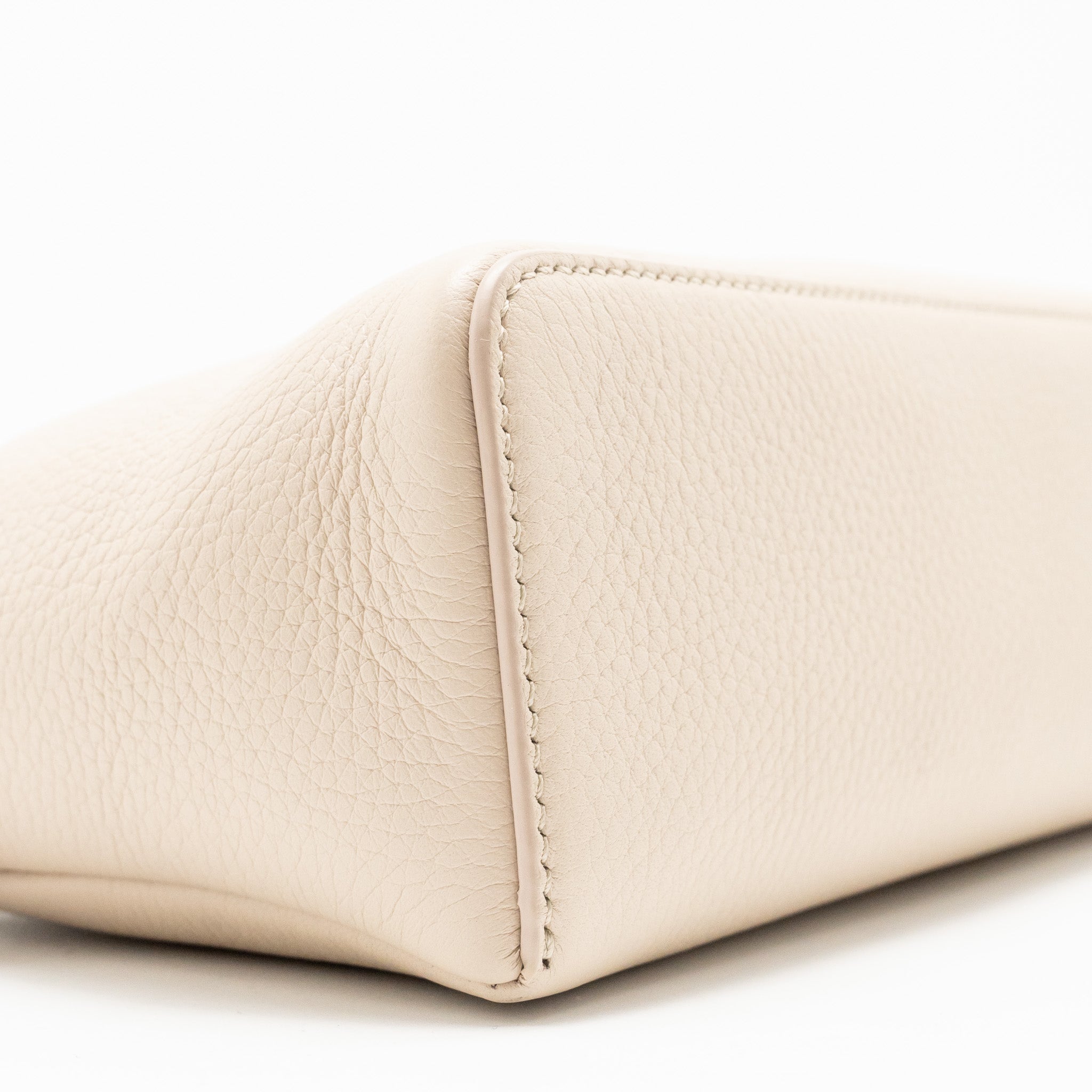 loro-piana-extra-pocket-l19-grained-calfskin-whisper-white-shw