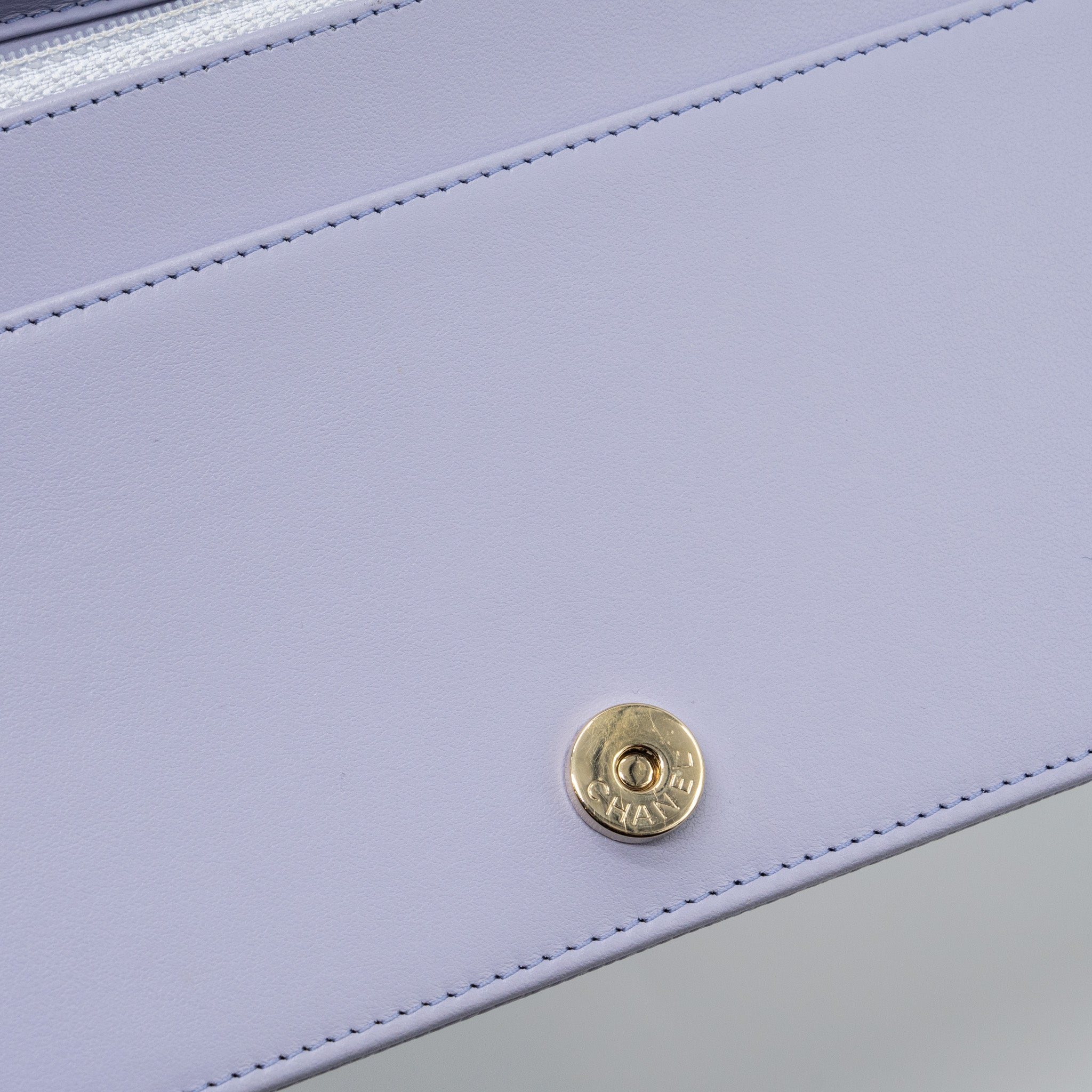 chanel-boy-wallet-on-chain-caviar-lialic-light-purple-lghw-microchip