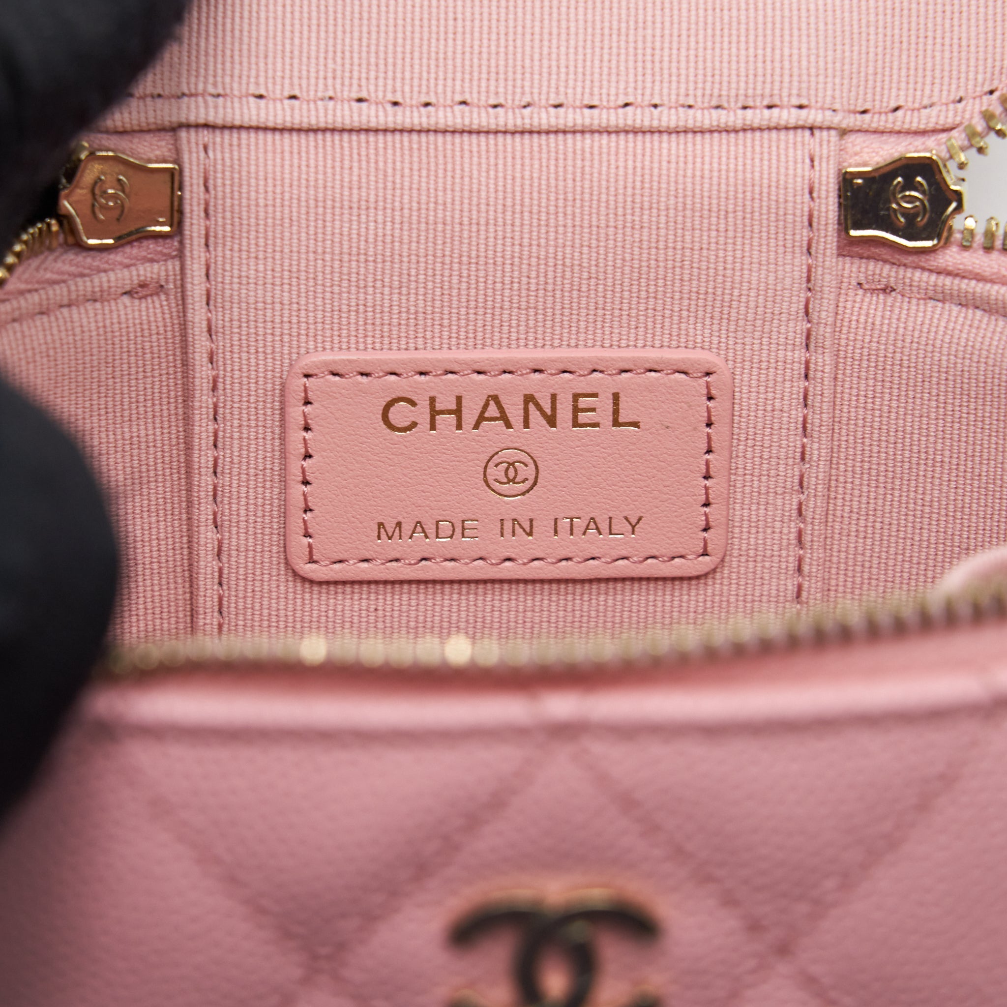 chanel-22c-mini-vanity-with-chain-caviar-pink-lghw-2