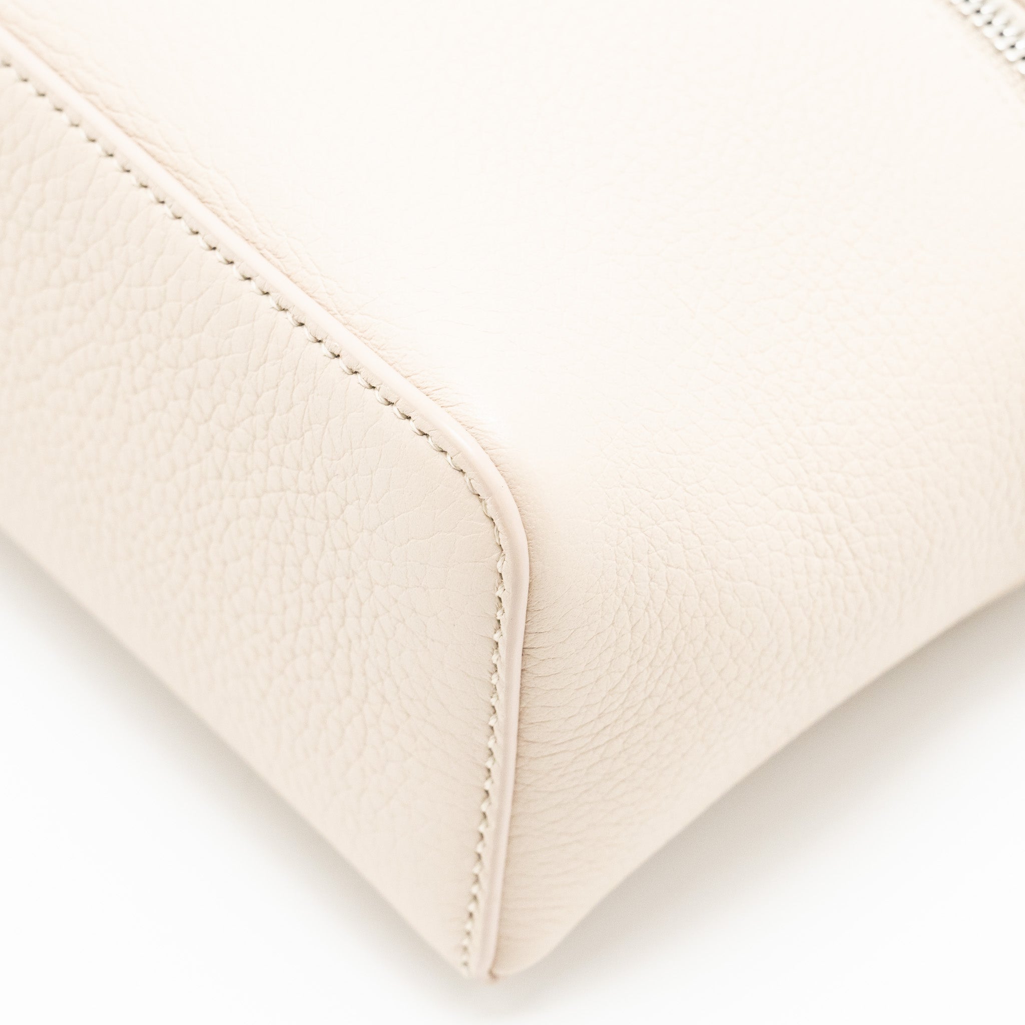 loro-piana-extra-pocket-l19-grained-calfskin-whisper-white-shw