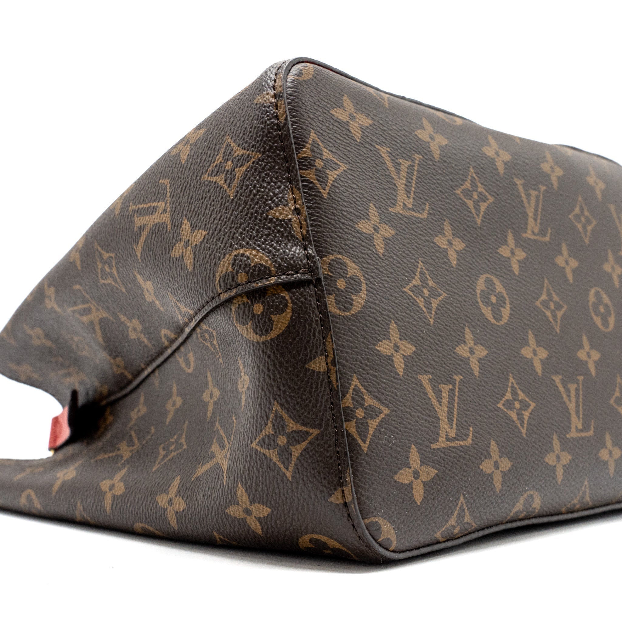louis-vuitton-neonoe-monogram-canvas-red-ghw-1