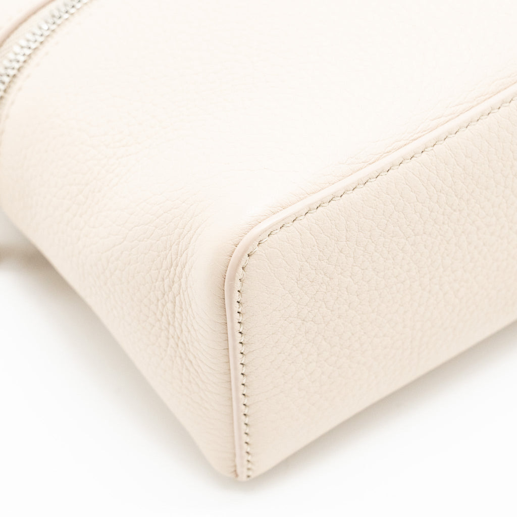 loro-piana-extra-pocket-l19-grained-calfskin-whisper-white-shw