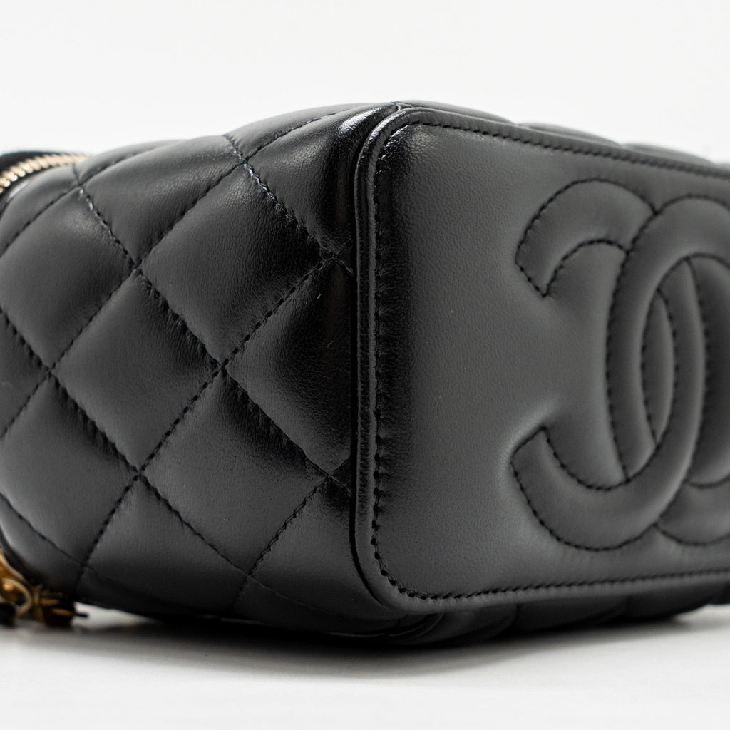 chanel-24a-long-vanity-case-with-cc-logo-adjustable-chain-lambskin-black-ghwmicrochip