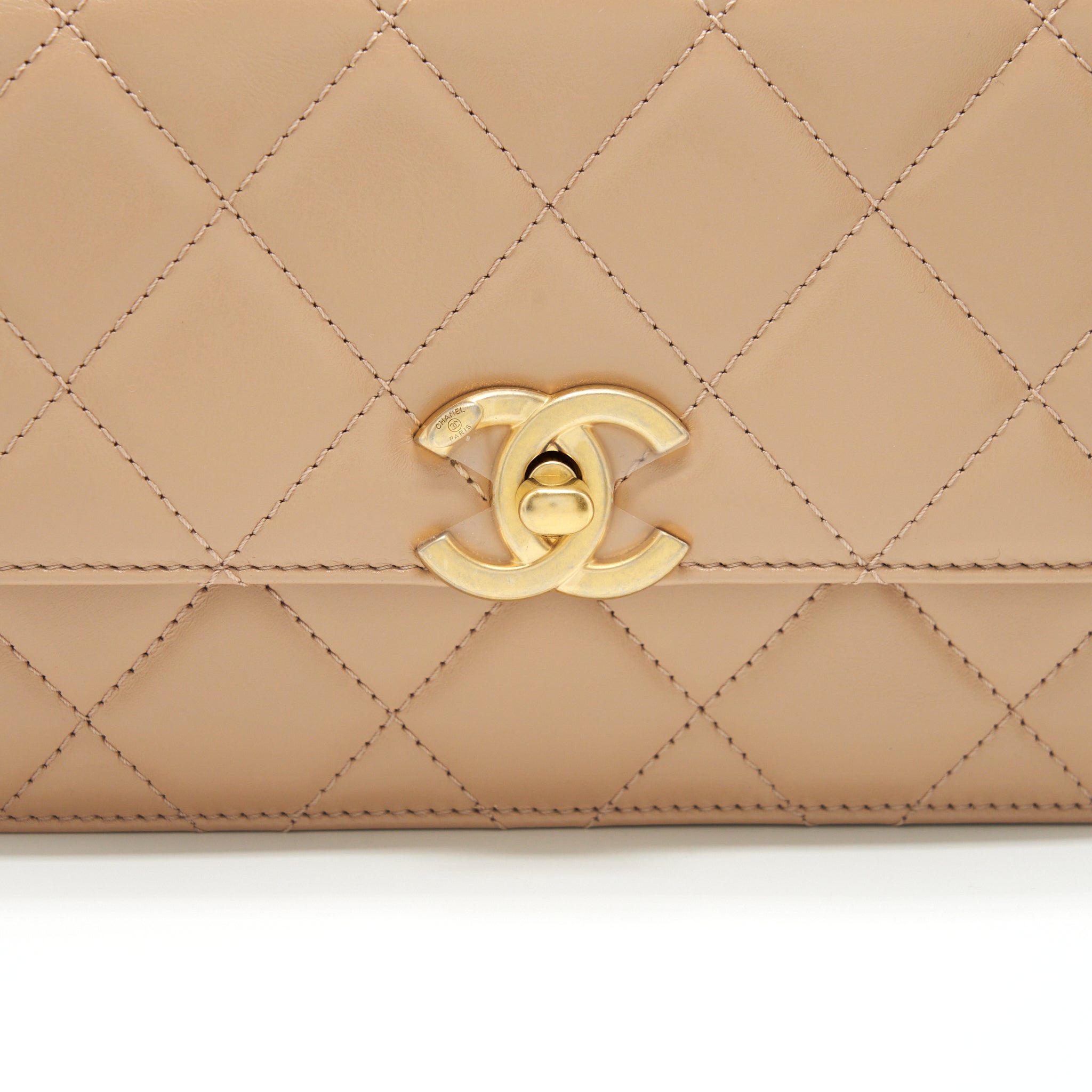 chanel-21a-small-gold-crush-flap-bag-calfskin-beige-ghw-microchip