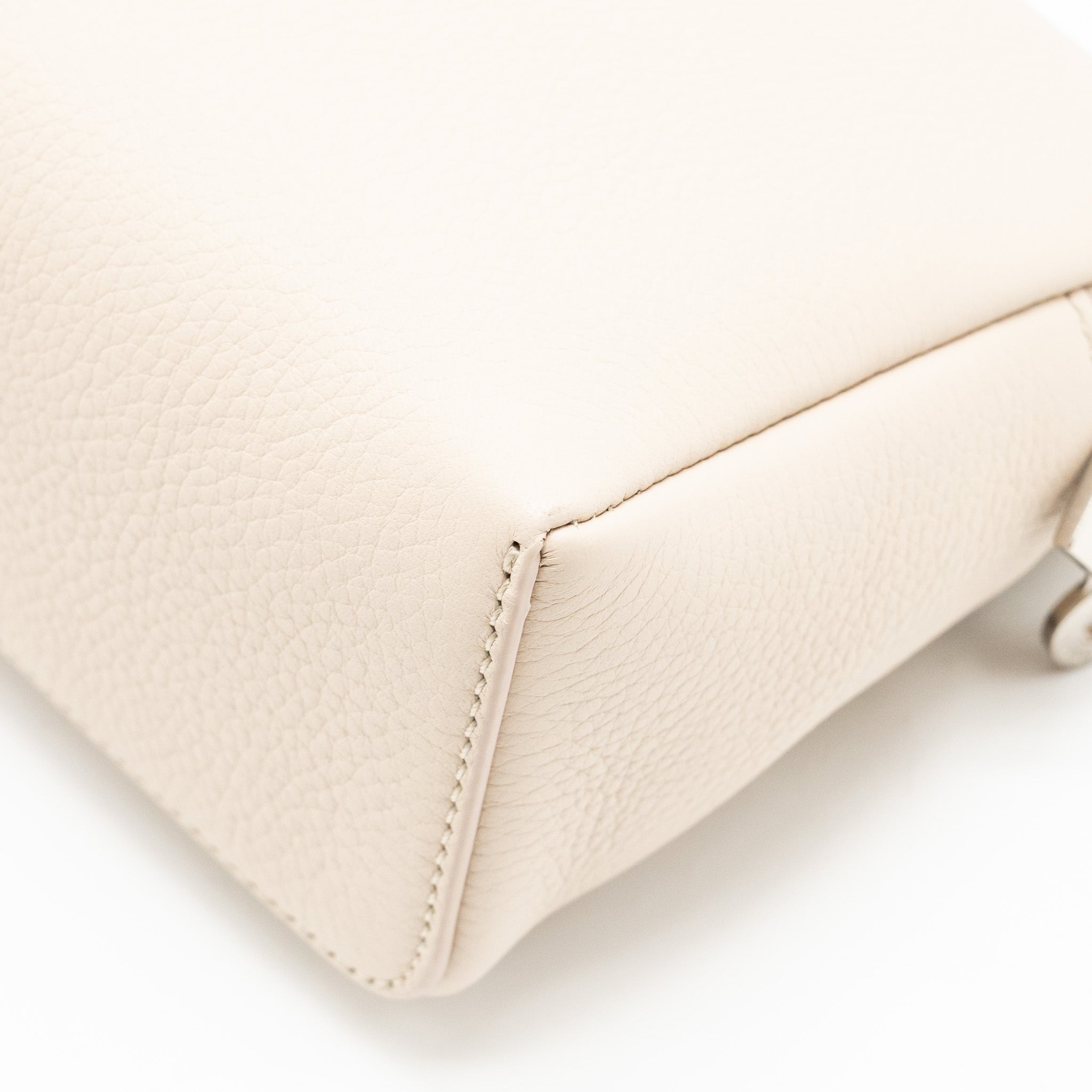 loro-piana-extra-pocket-l19-grained-calfskin-whisper-white-shw