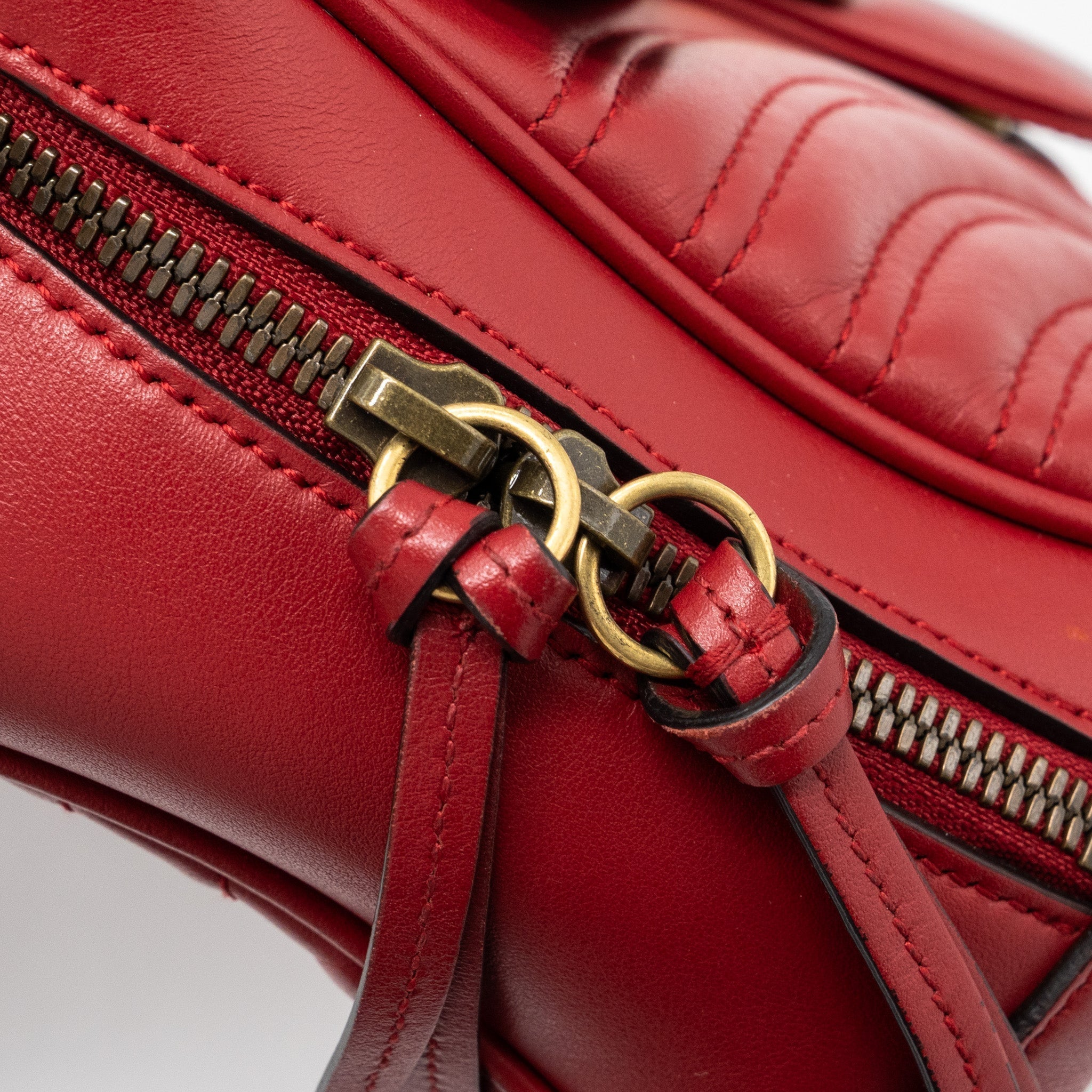 gucci-gg-marmont-matelasse-shoulder-bag-calfskin-red-ghw