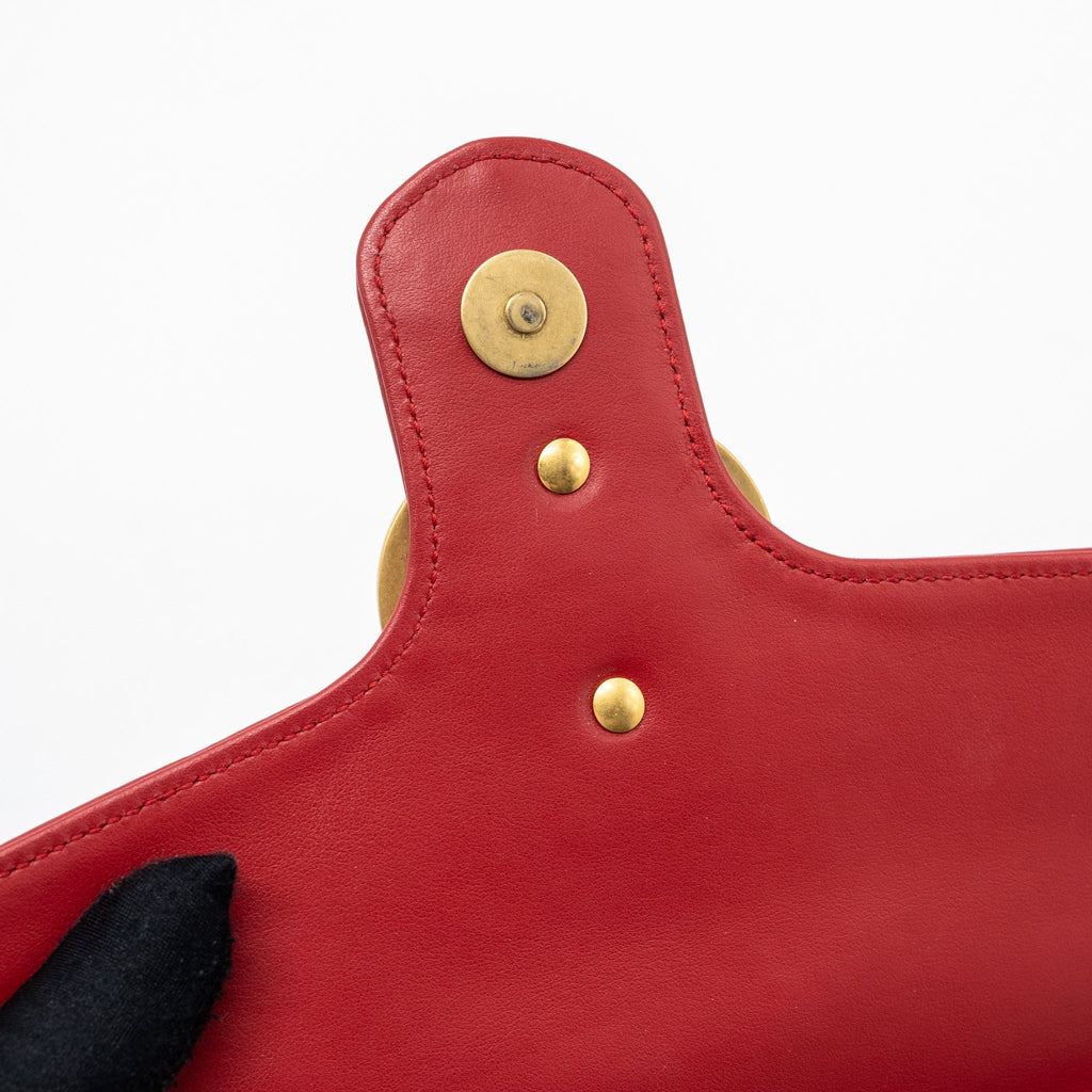 gucci-gg-marmont-matelasse-shoulder-bag-calfskin-red-ghw