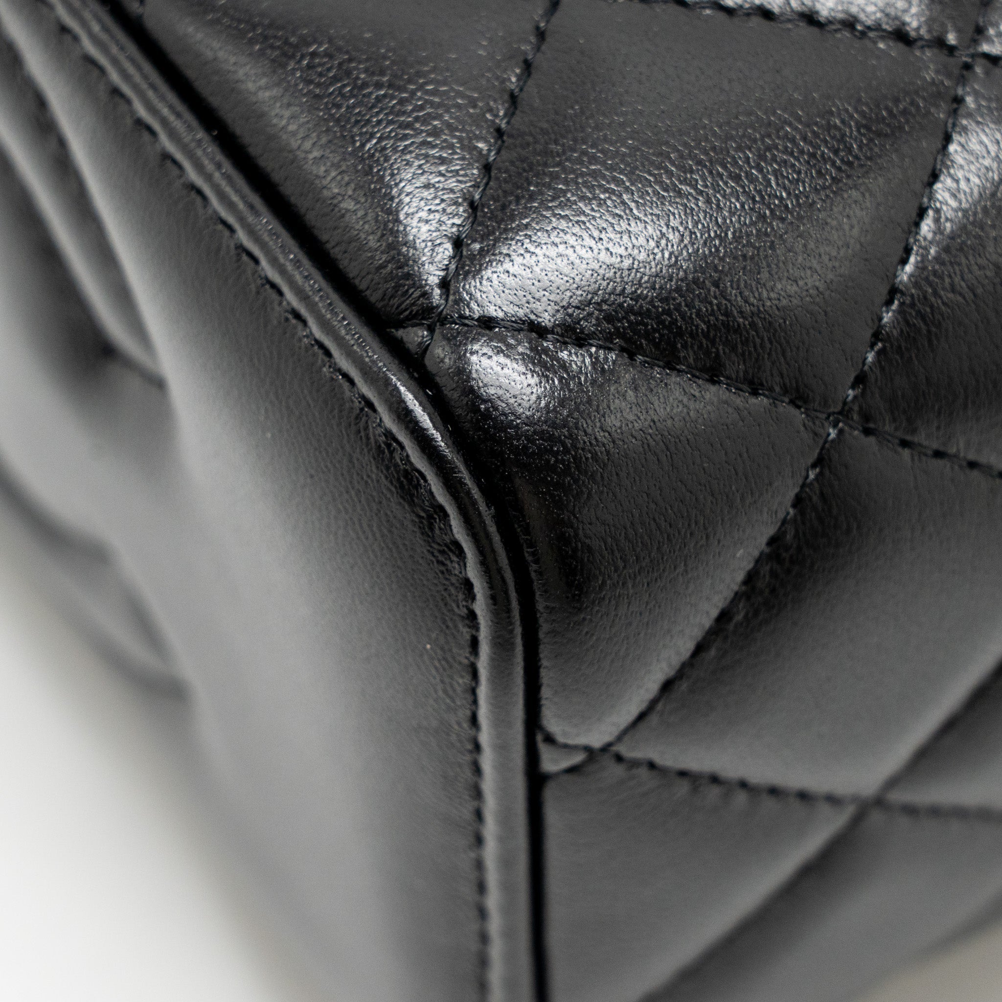 chanel-24a-long-vanity-case-with-cc-logo-adjustable-chain-lambskin-black-ghwmicrochip