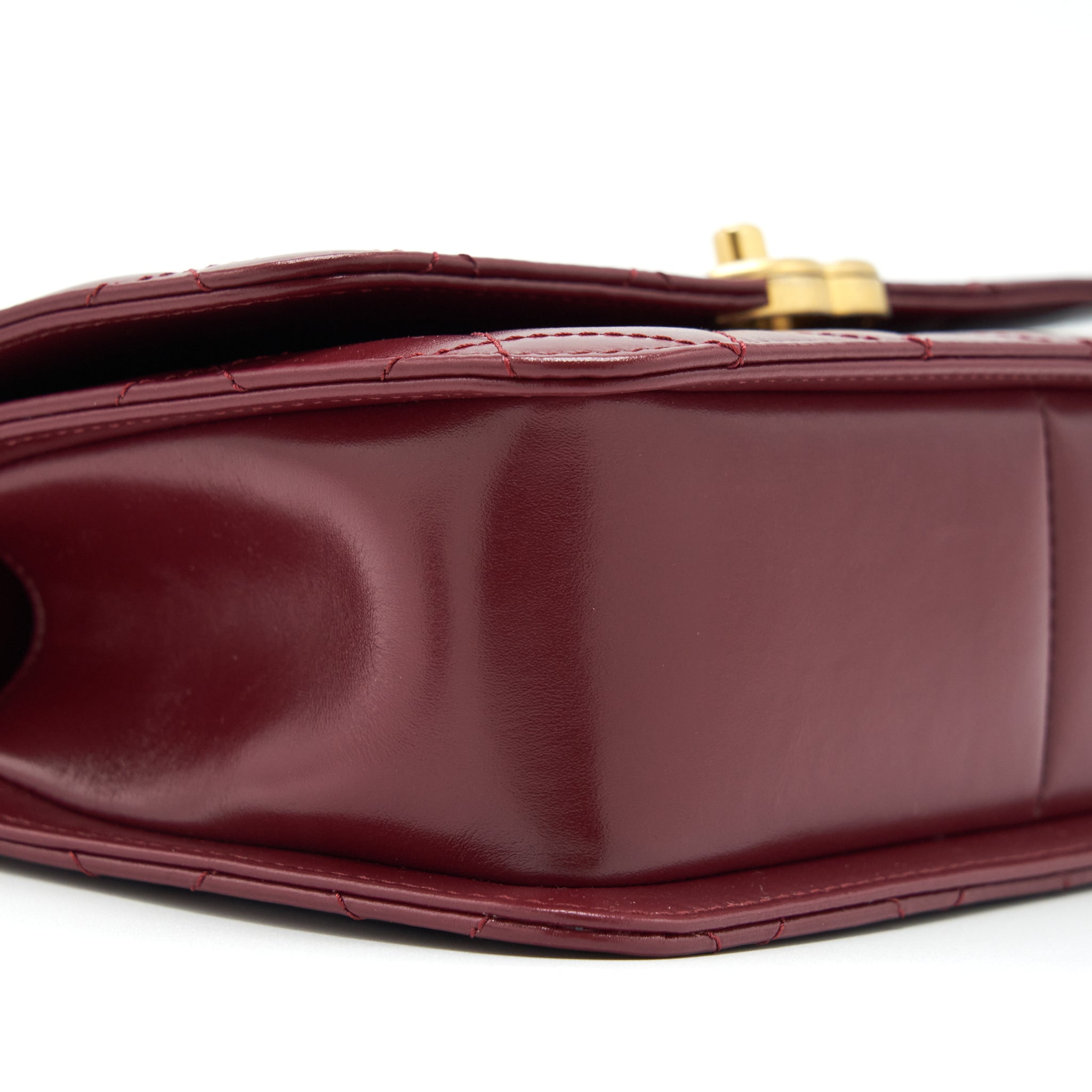 chanel-21a-medium-gold-crush-flap-bag-calfskin-nc635-burgundy-ghw-microchip
