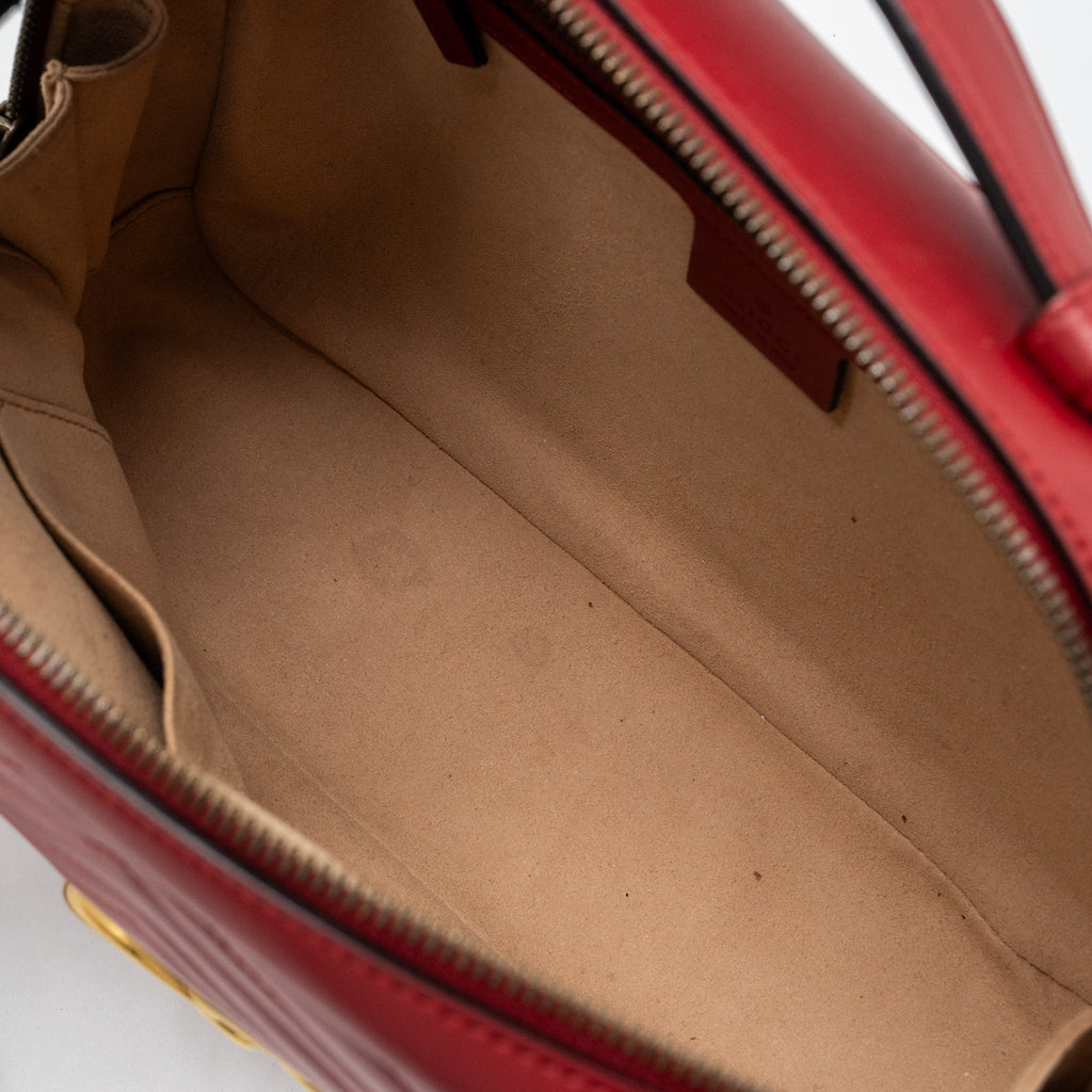gucci-gg-marmont-matelasse-shoulder-bag-calfskin-red-ghw