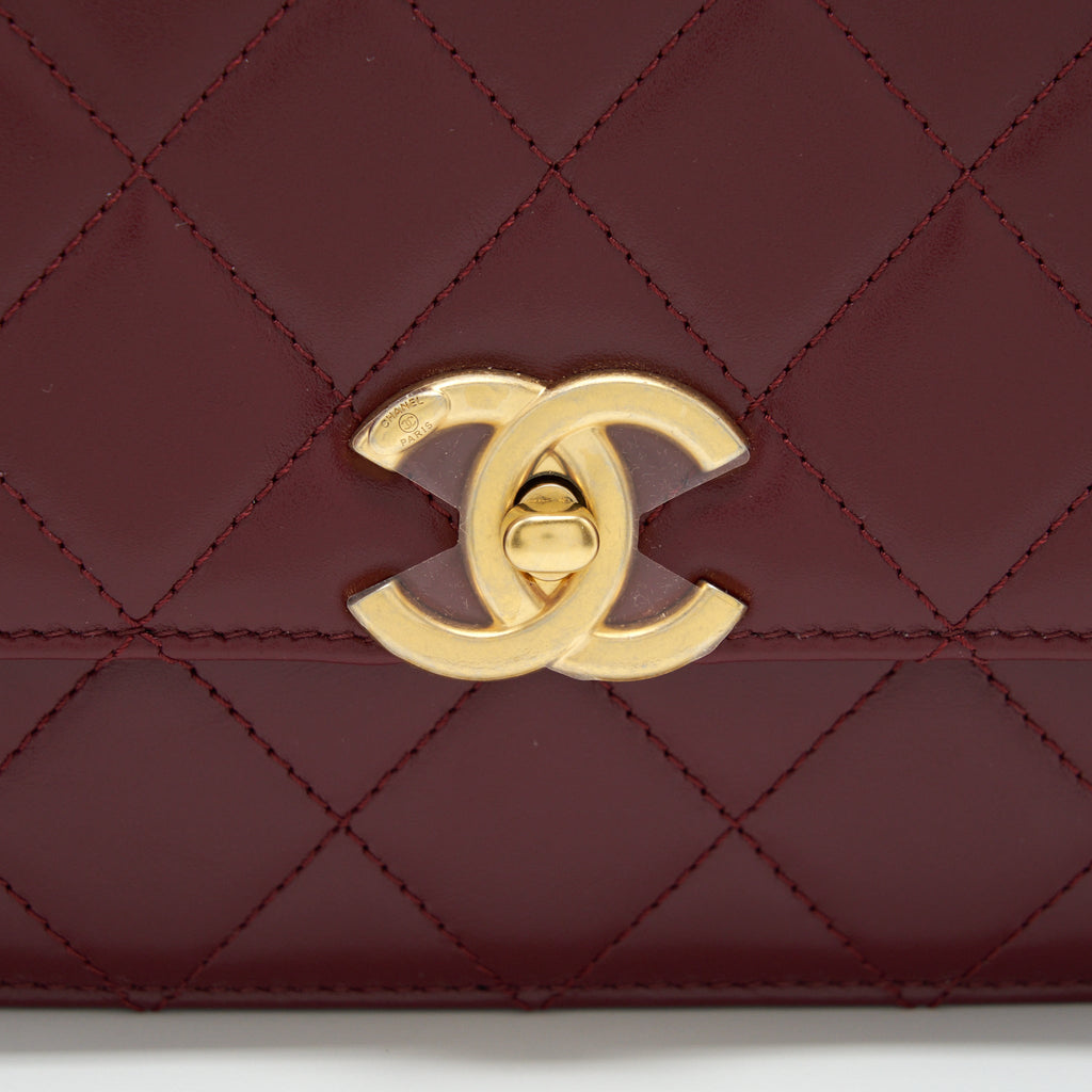 chanel-21a-medium-gold-crush-flap-bag-calfskin-nc635-burgundy-ghw-microchip