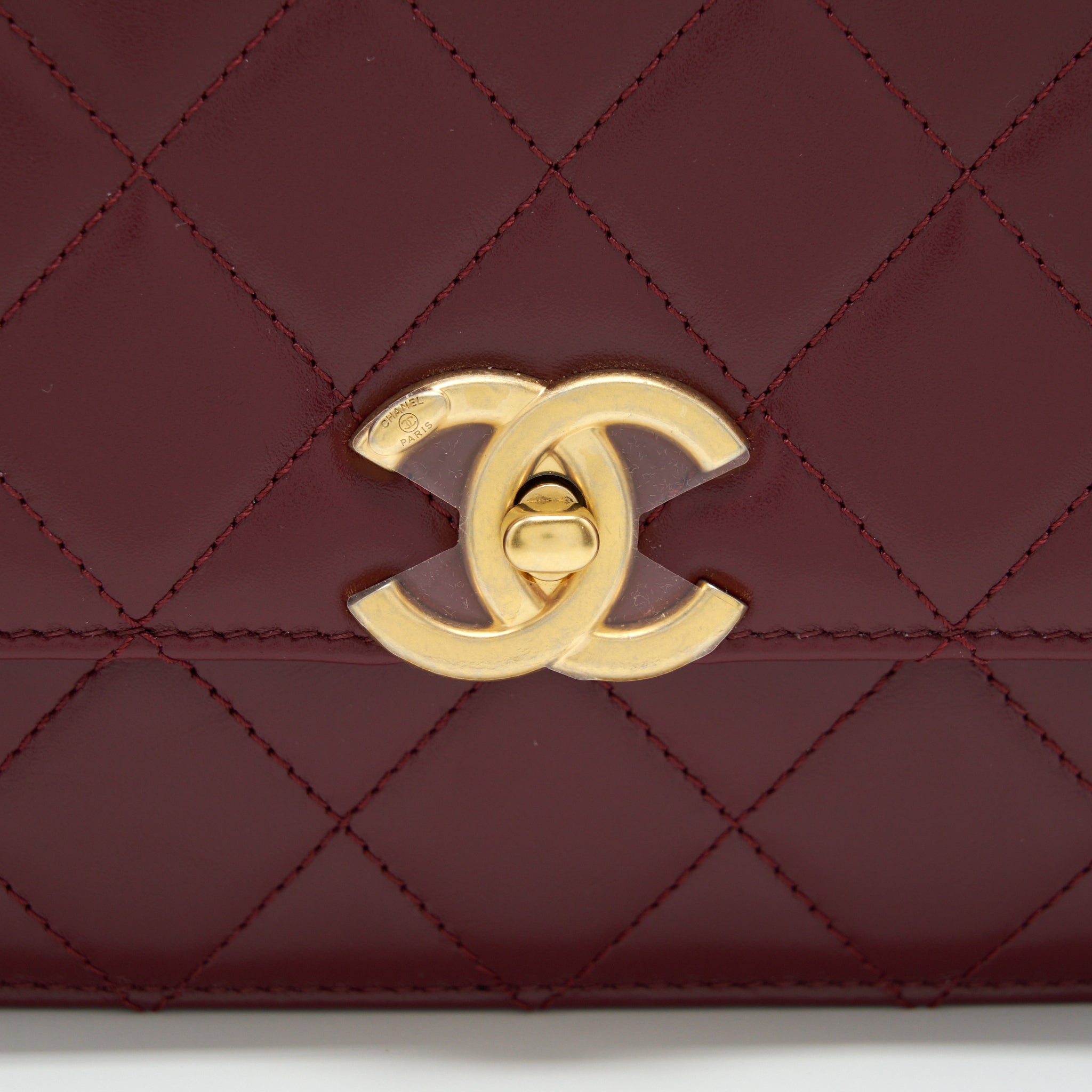 chanel-21a-medium-gold-crush-flap-bag-calfskin-nc635-burgundy-ghw-microchip