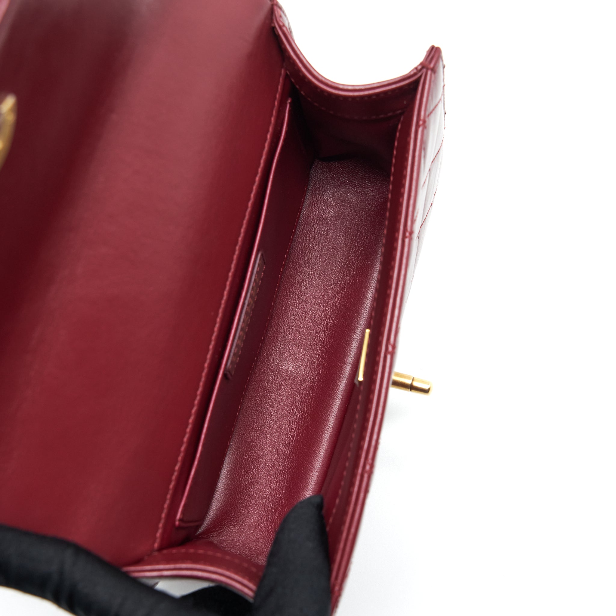 chanel-21a-medium-gold-crush-flap-bag-calfskin-nc635-burgundy-ghw-microchip